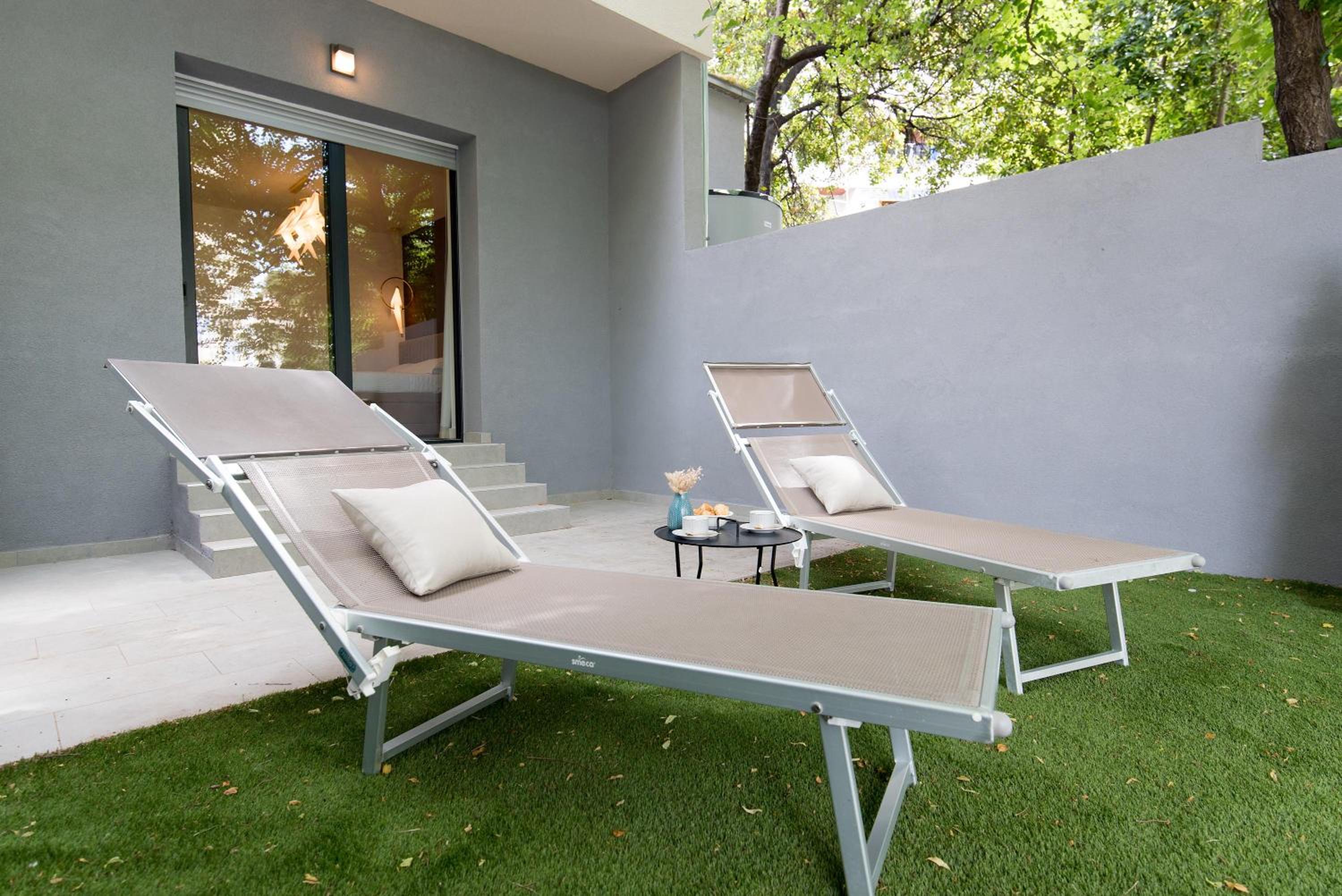 Deluxe Luxury Suite with Private Garden - Photo 10