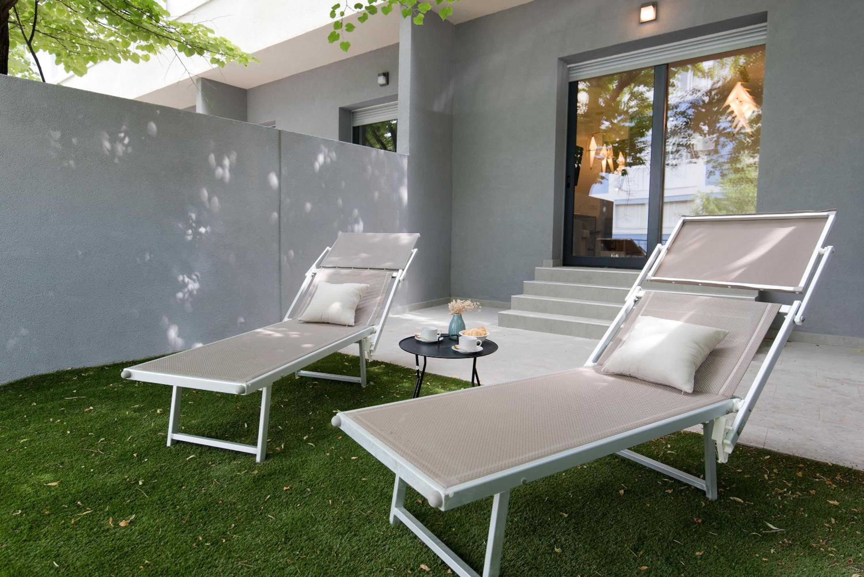 Deluxe Luxury Suite with Private Garden - Photo 6