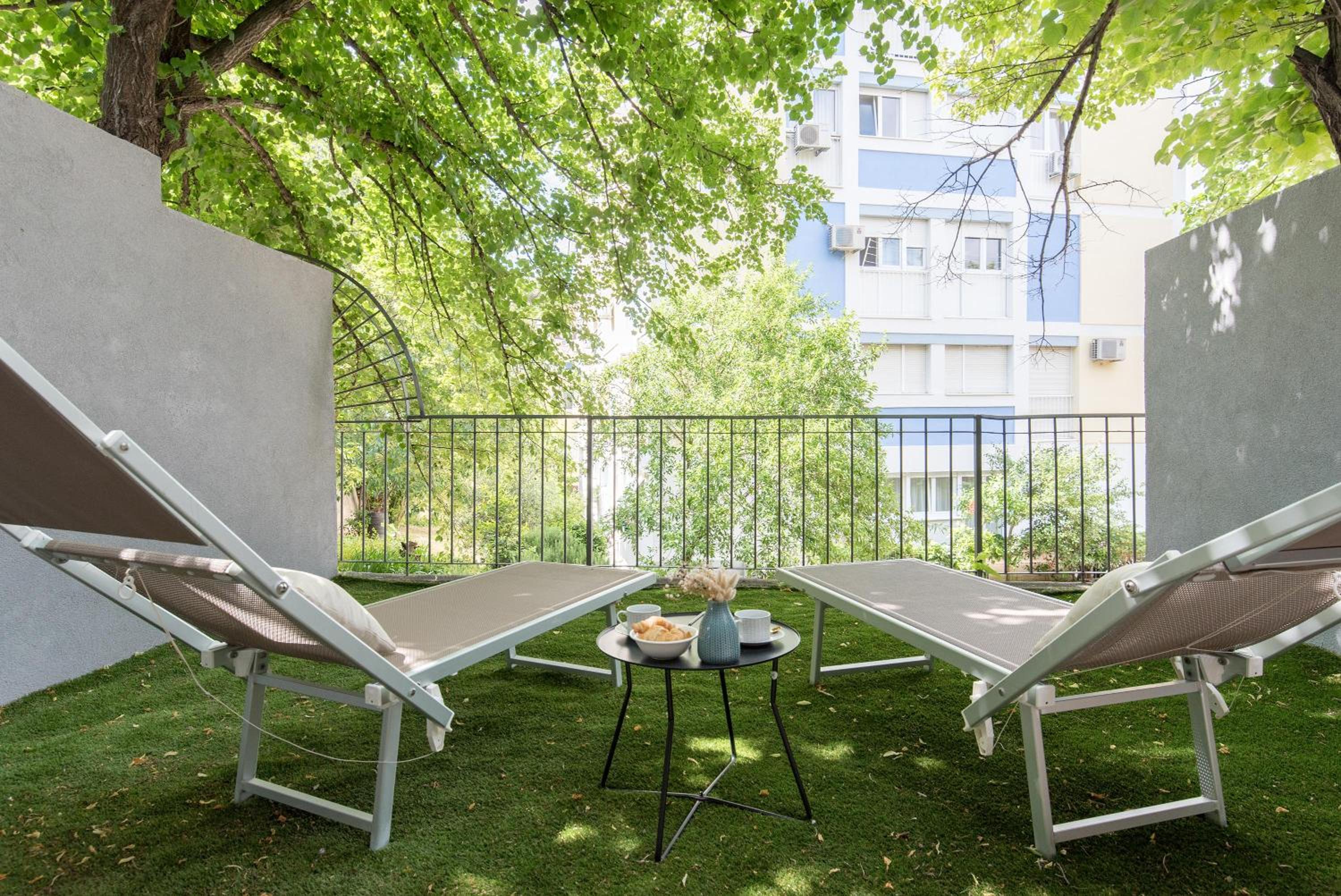 Deluxe Luxury Suite with Private Garden - Photo 9