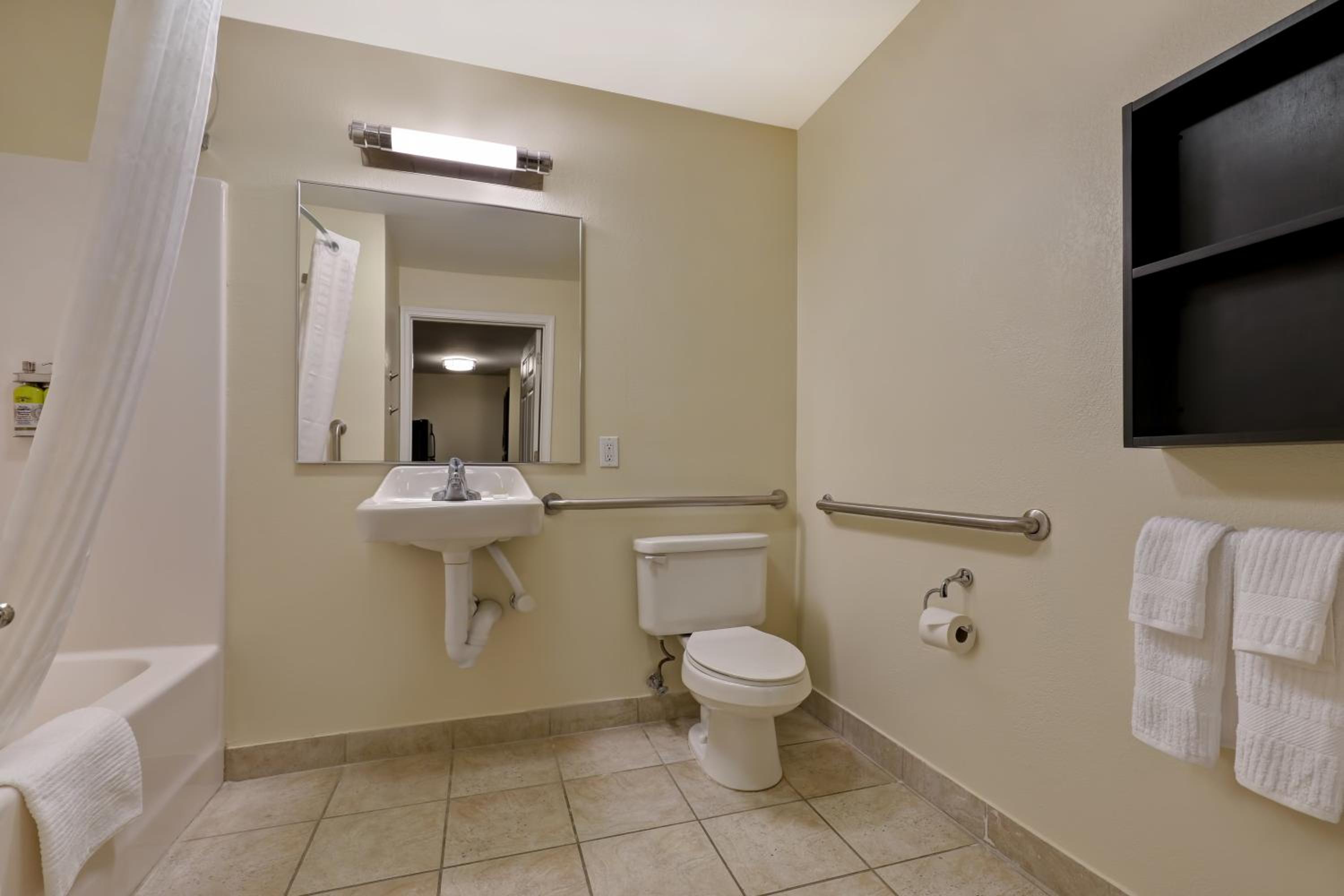Queen Studio - Disability Access - Photo 6