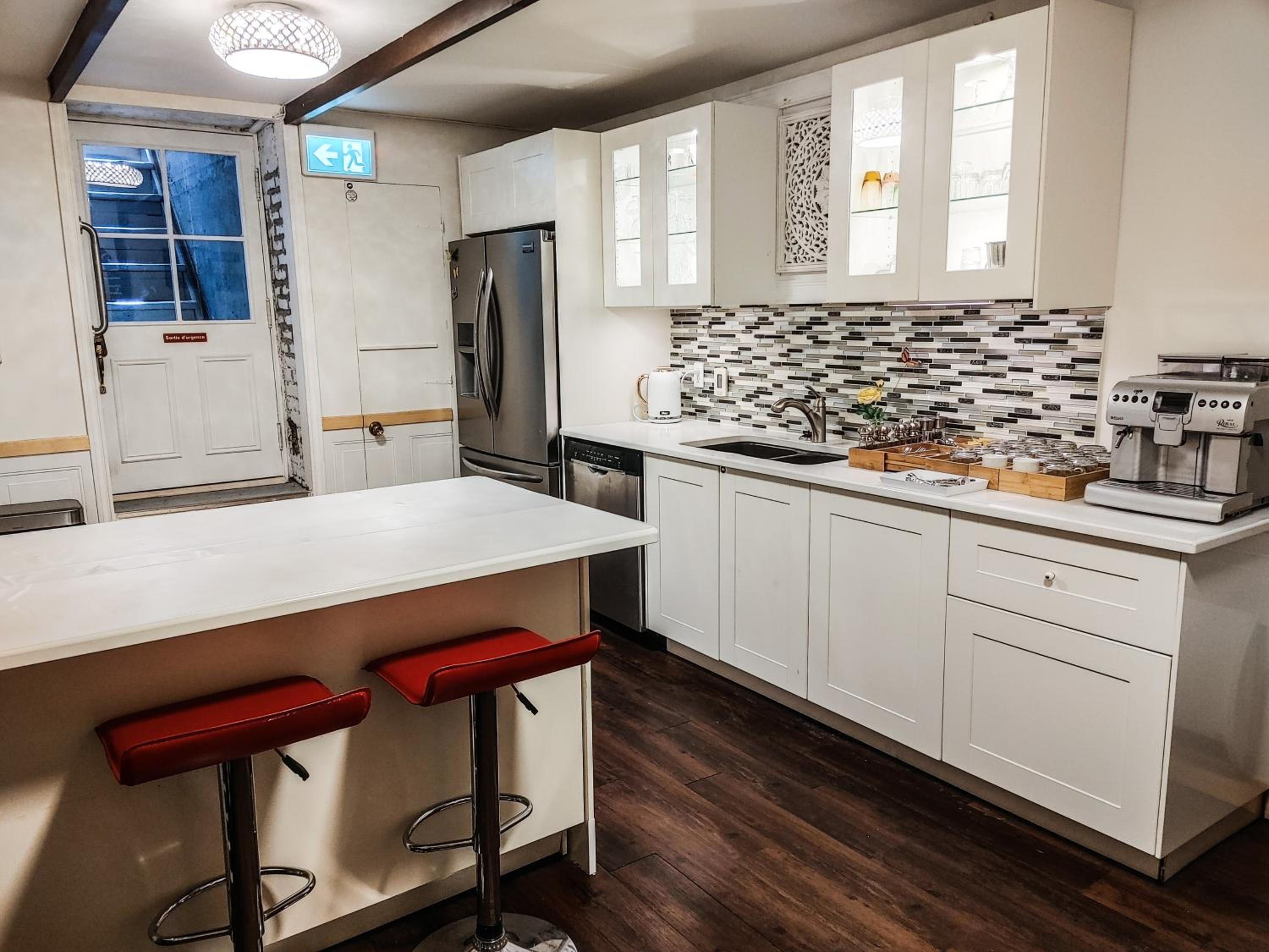 Superior Family Suite - 2 Rooms - 2 Queen Beds - Semi-Basement