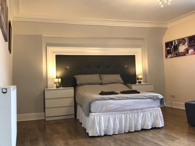 Double Room With Shared Bathroom (No Kitchen) photo 3