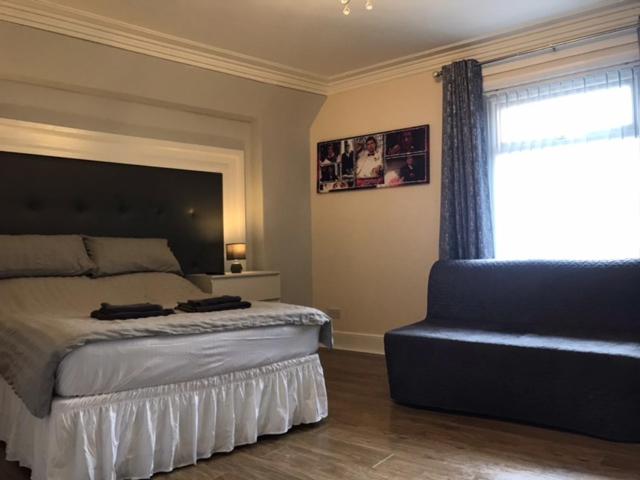 Double Room With Shared Bathroom (No Kitchen) photo 1