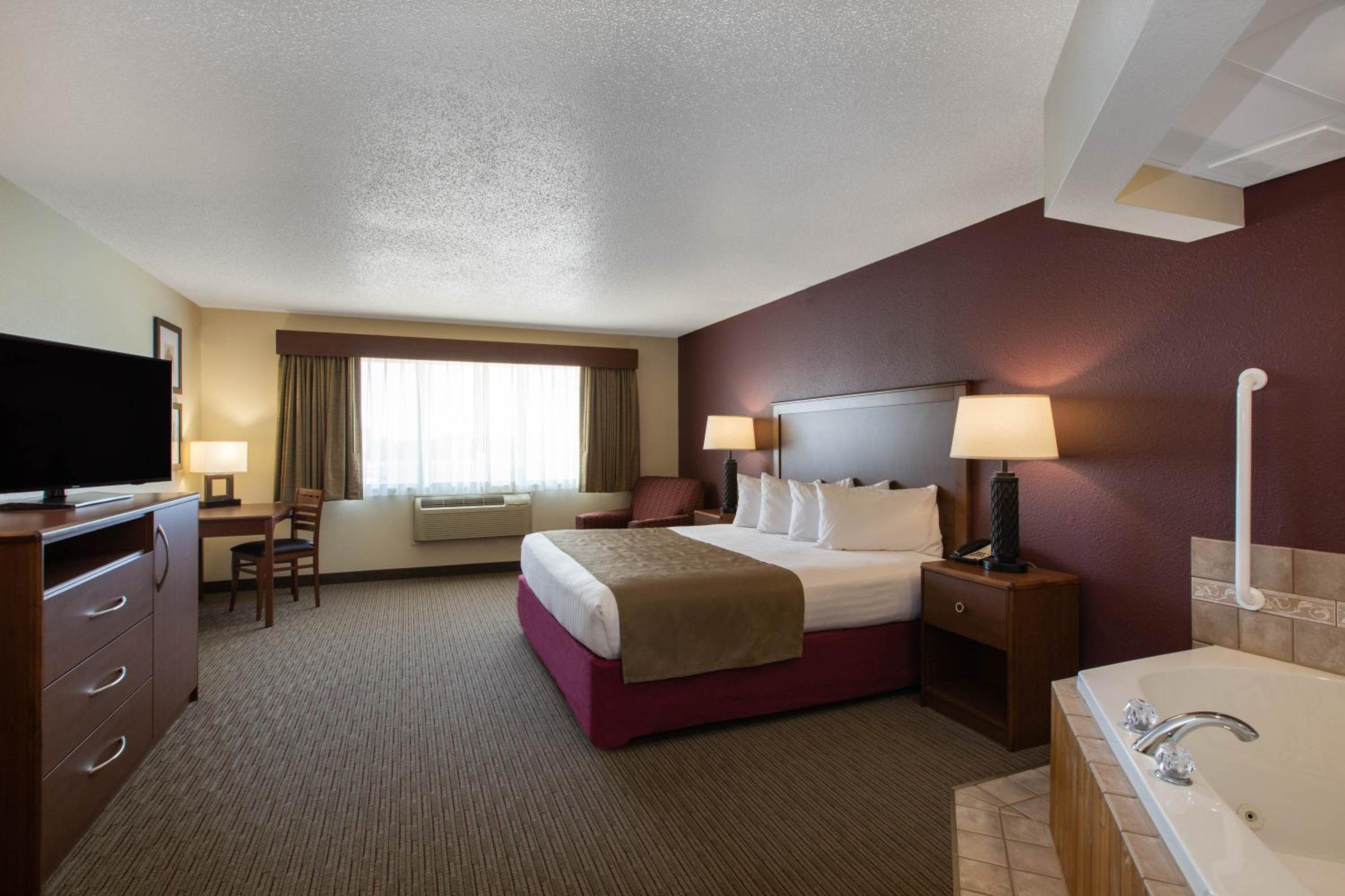 King Suite - Non-Smoking photo 1