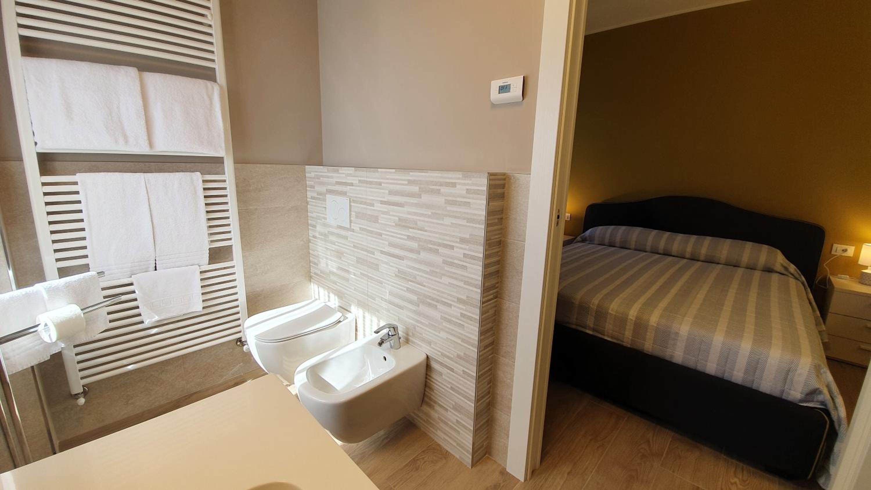 Double Room with Private Bathroom photo 2