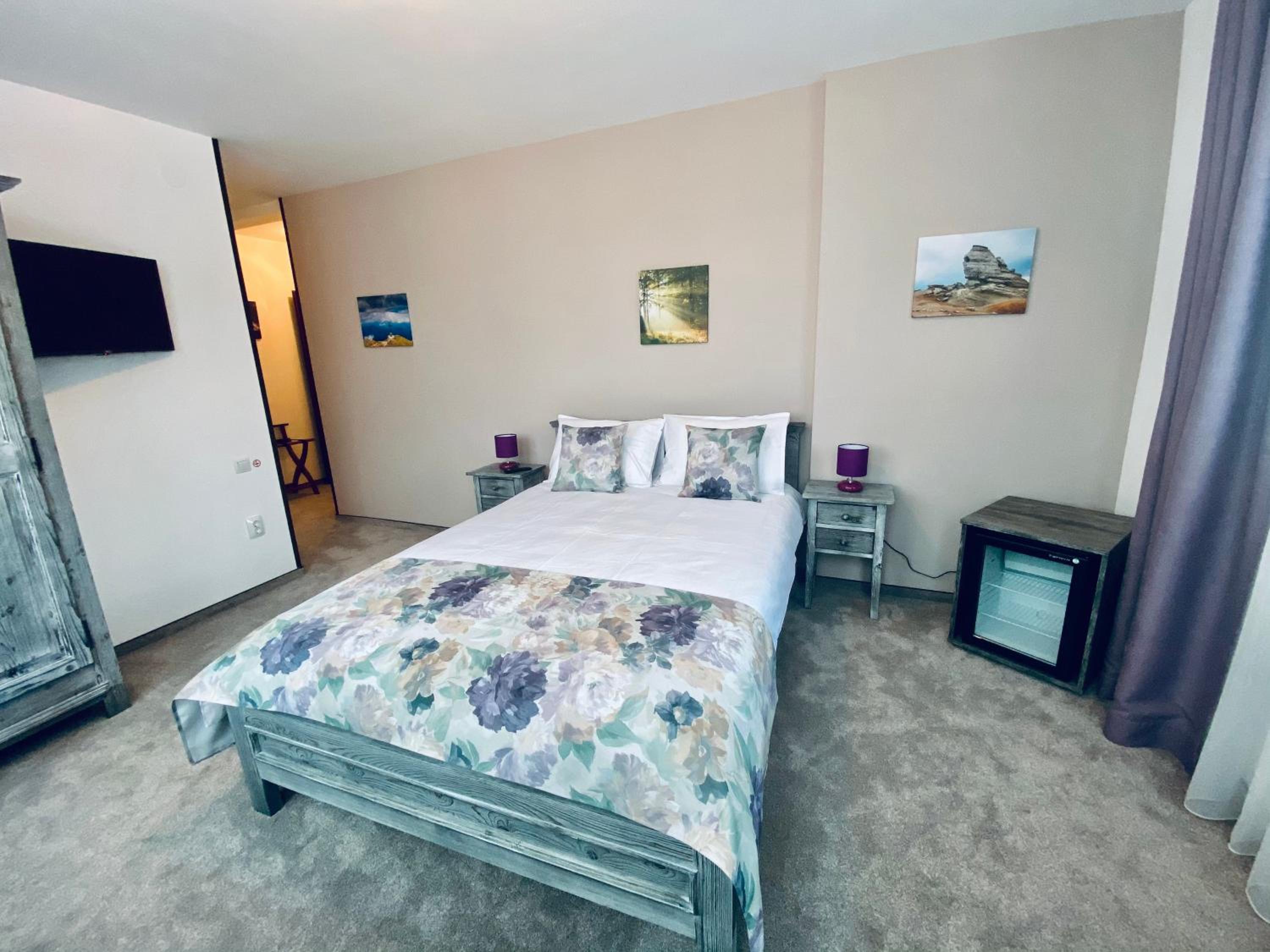 Double Room with Mountain View - Photo 1