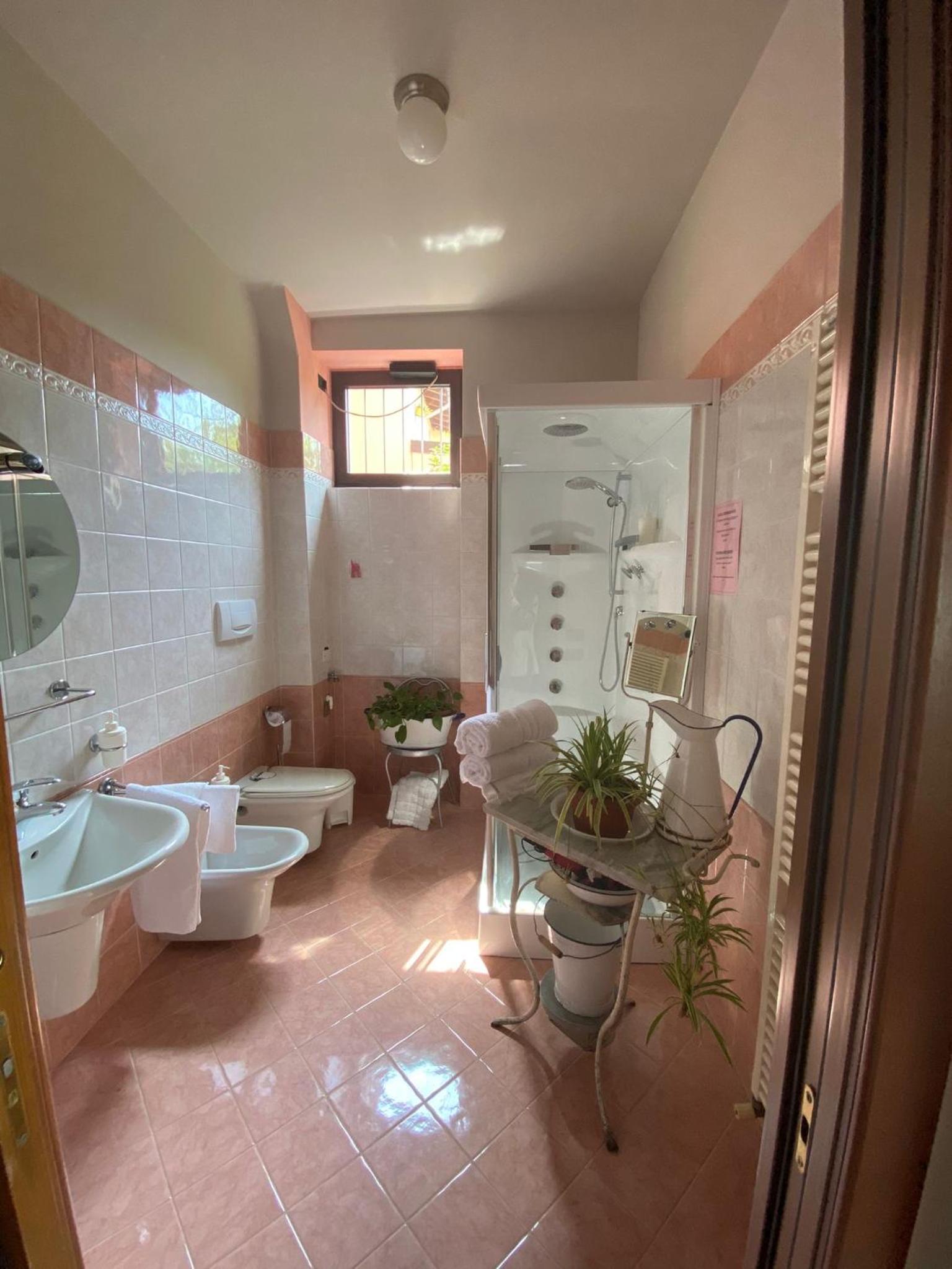 Superior Suite with Lake View - Photo 10
