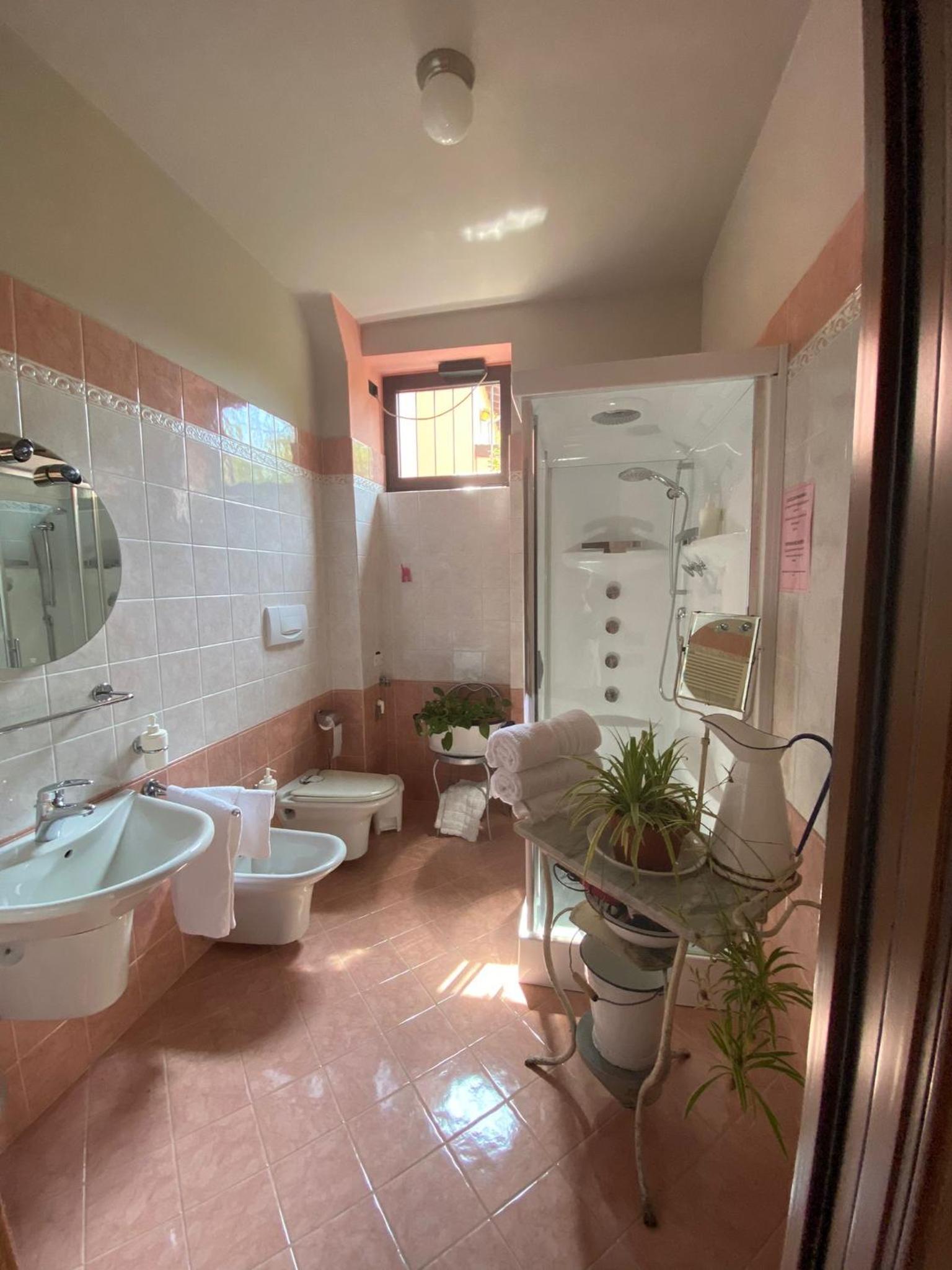 Superior Suite with Lake View - Photo 14