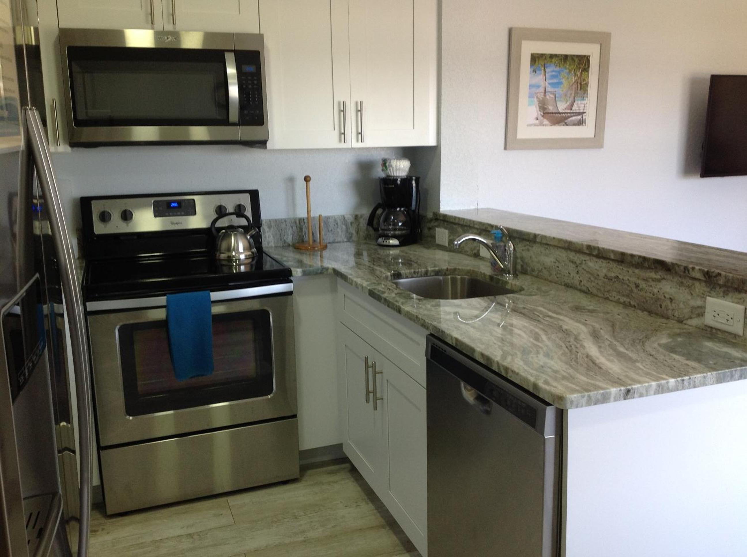 Deluxe King Suite - Photo 2