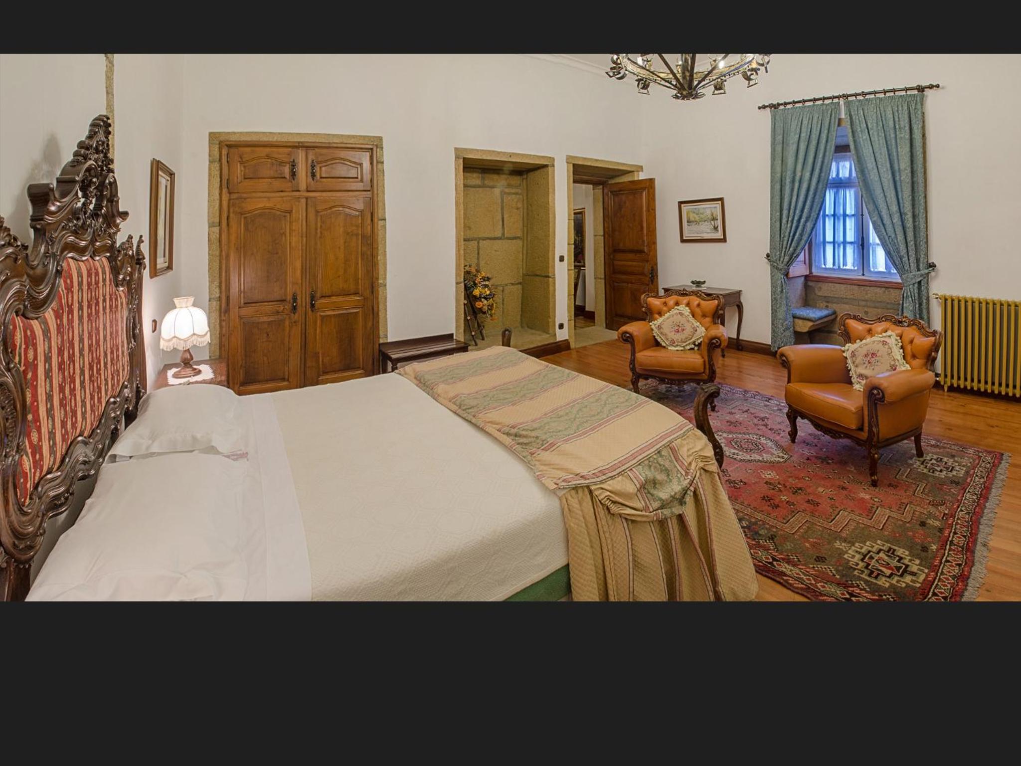 Suite- Rear photo 3