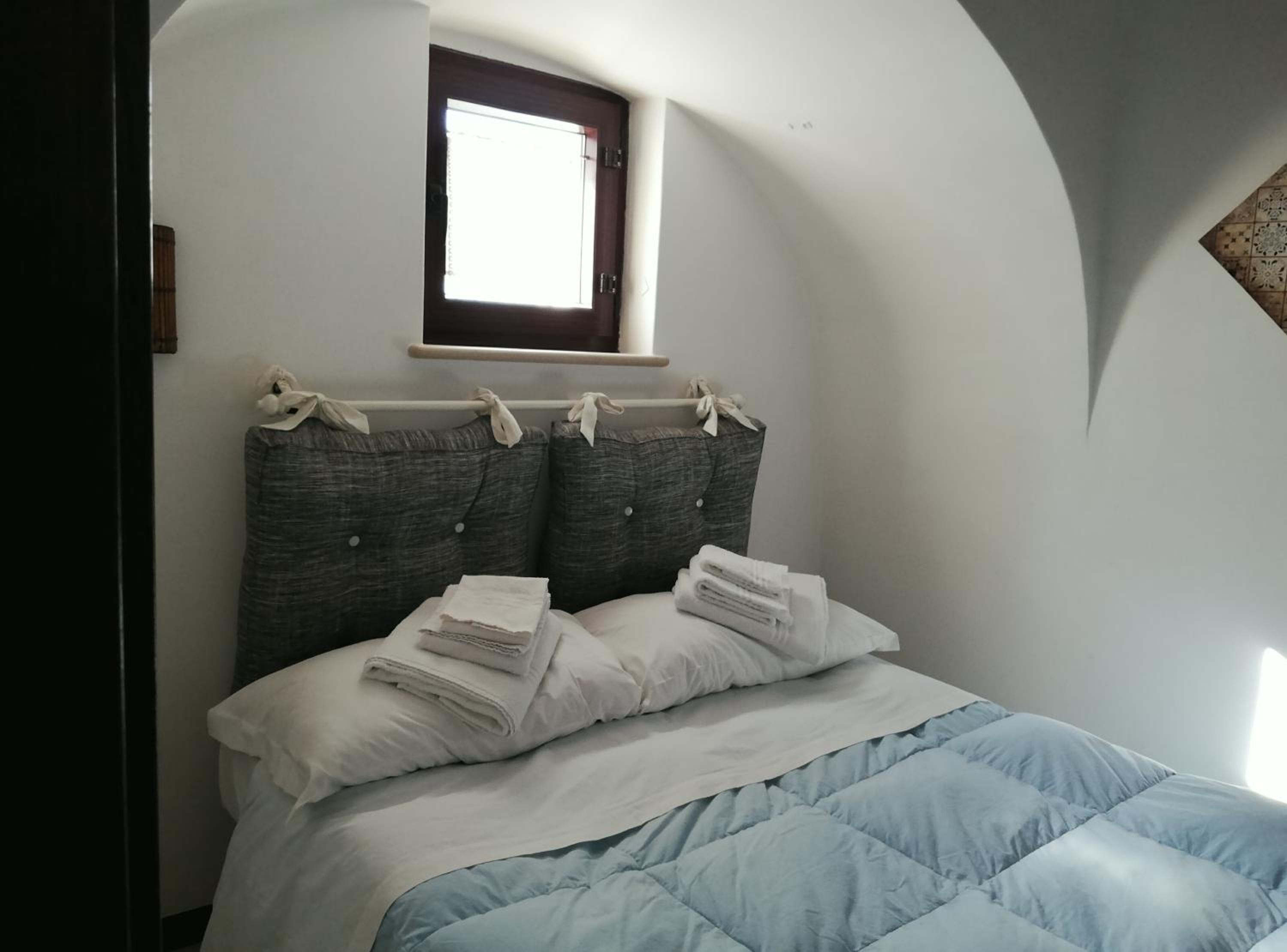 One-Bedroom House - Photo 24