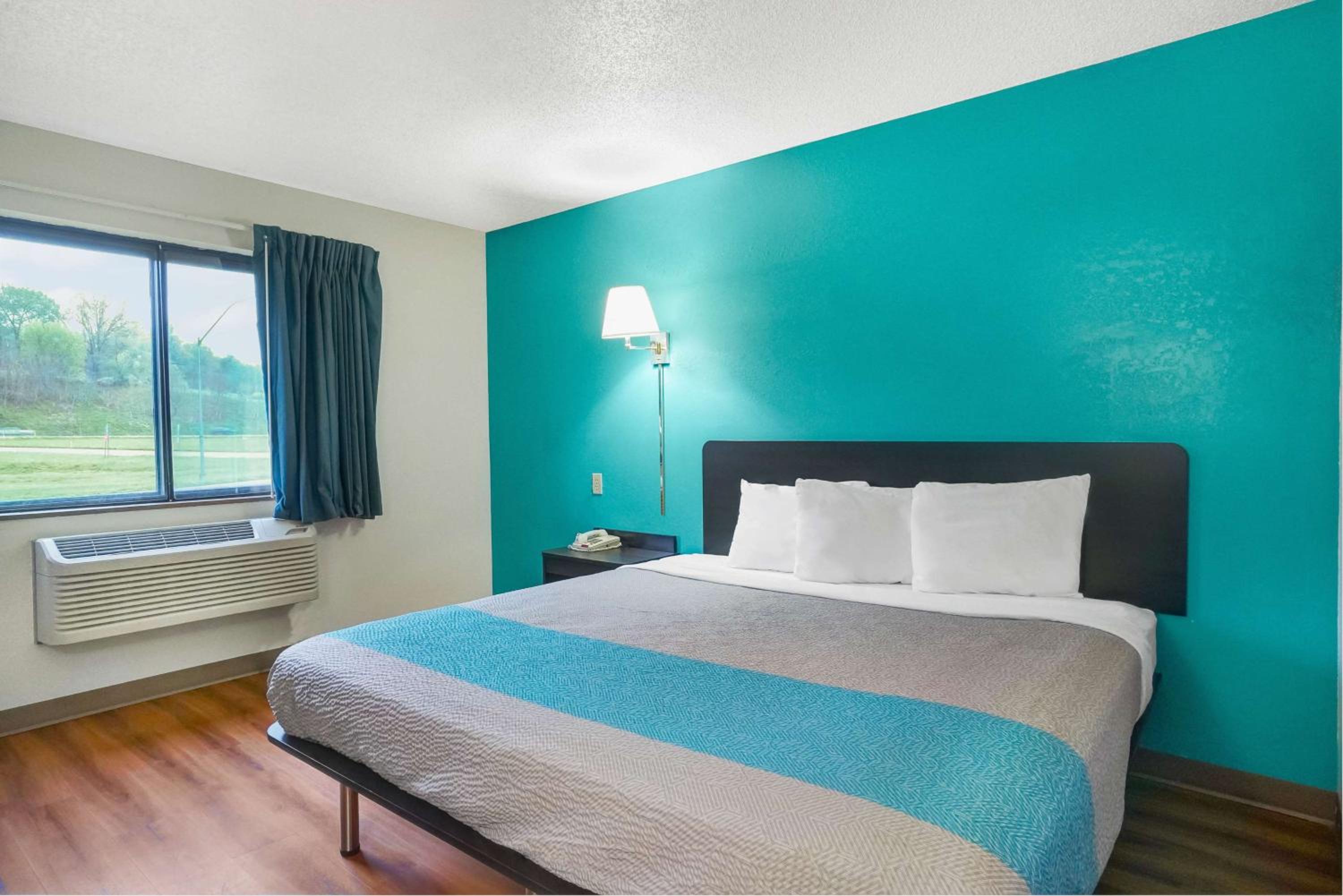 King Room - Non-Smoking - Photo 1