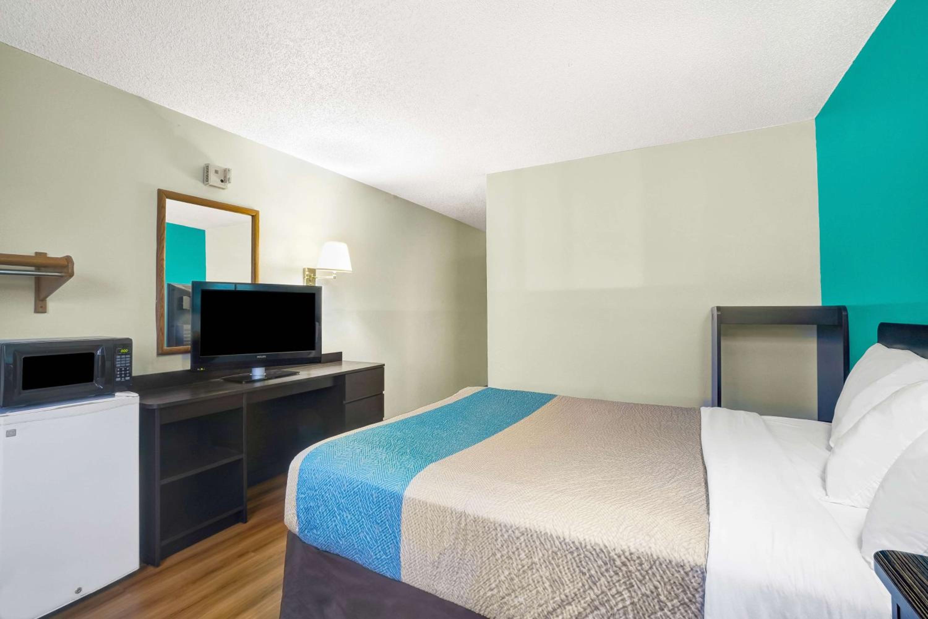 Queen Room - Disability Access - Non-Smoking - Photo 3