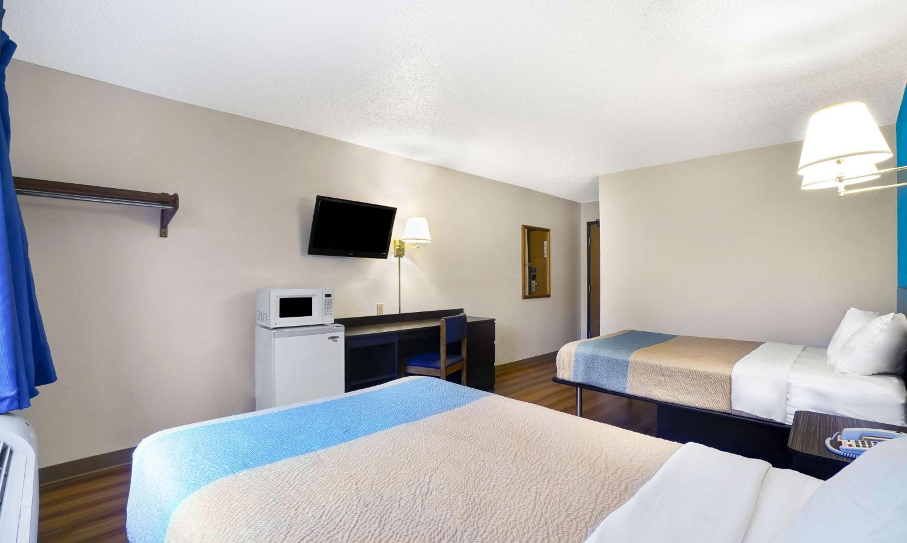 Deluxe Quadruple Room - Smoking - Photo 2