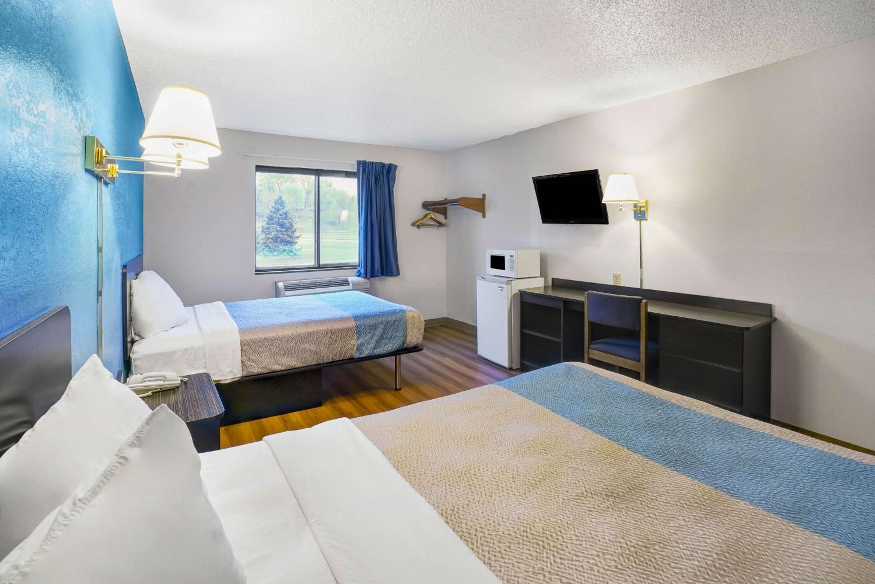 Deluxe Quadruple Room - Smoking - Photo 3
