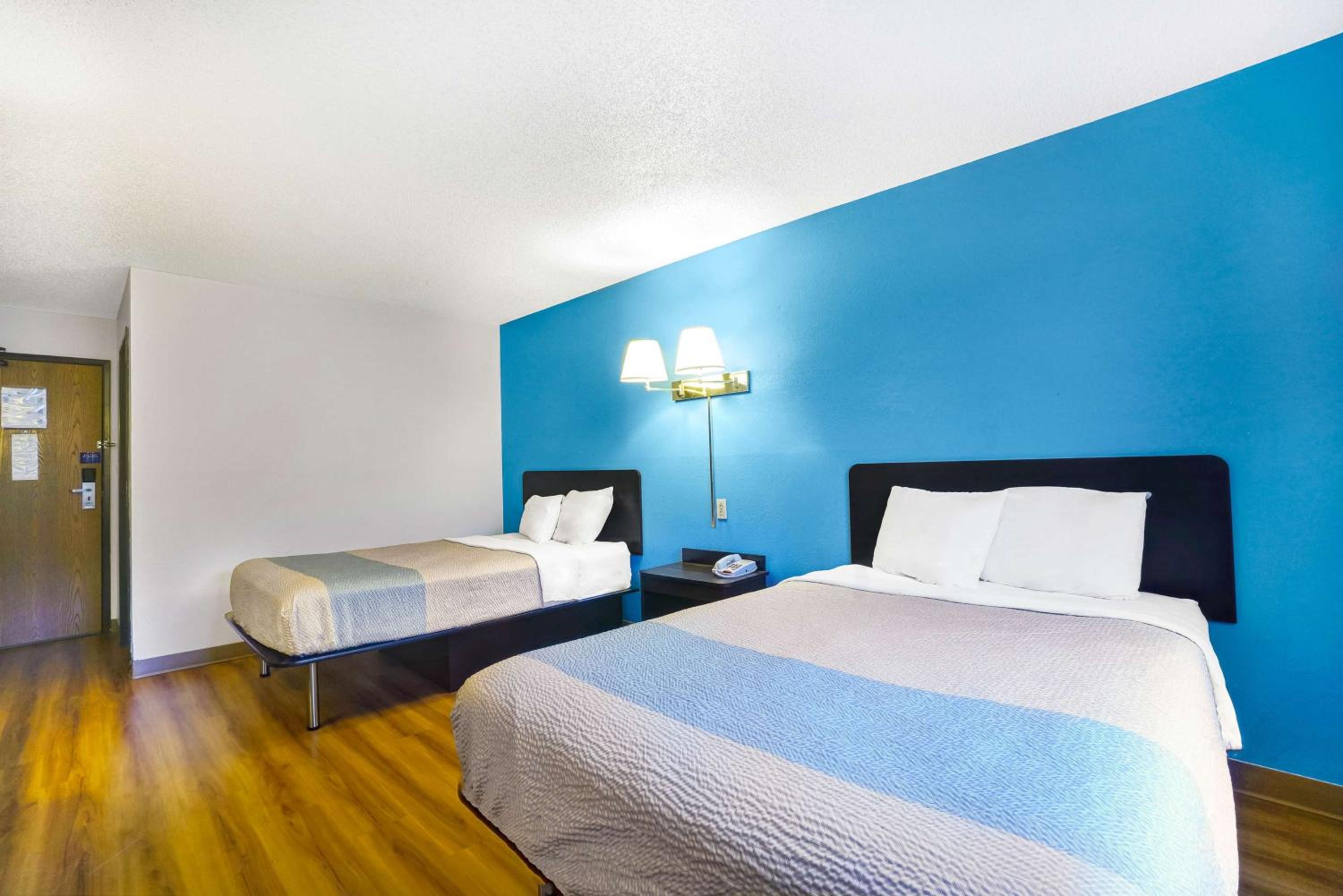 Deluxe Quadruple Room - Smoking - Photo 4