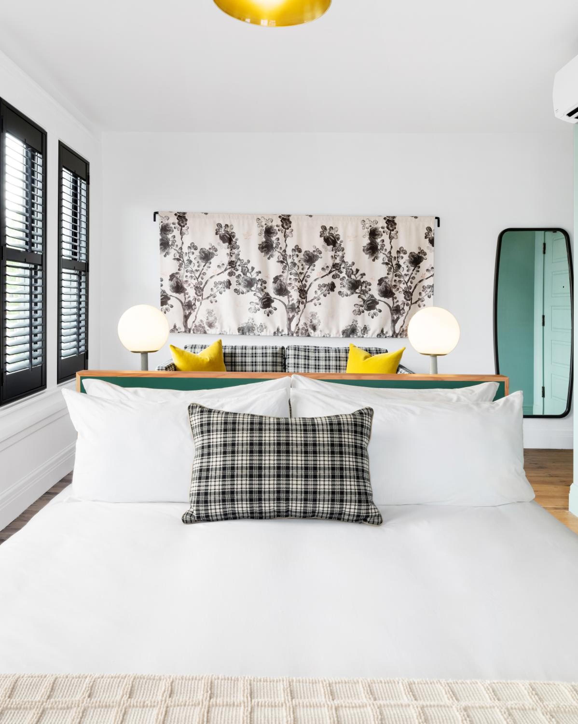 Deluxe King Room - Photo 8