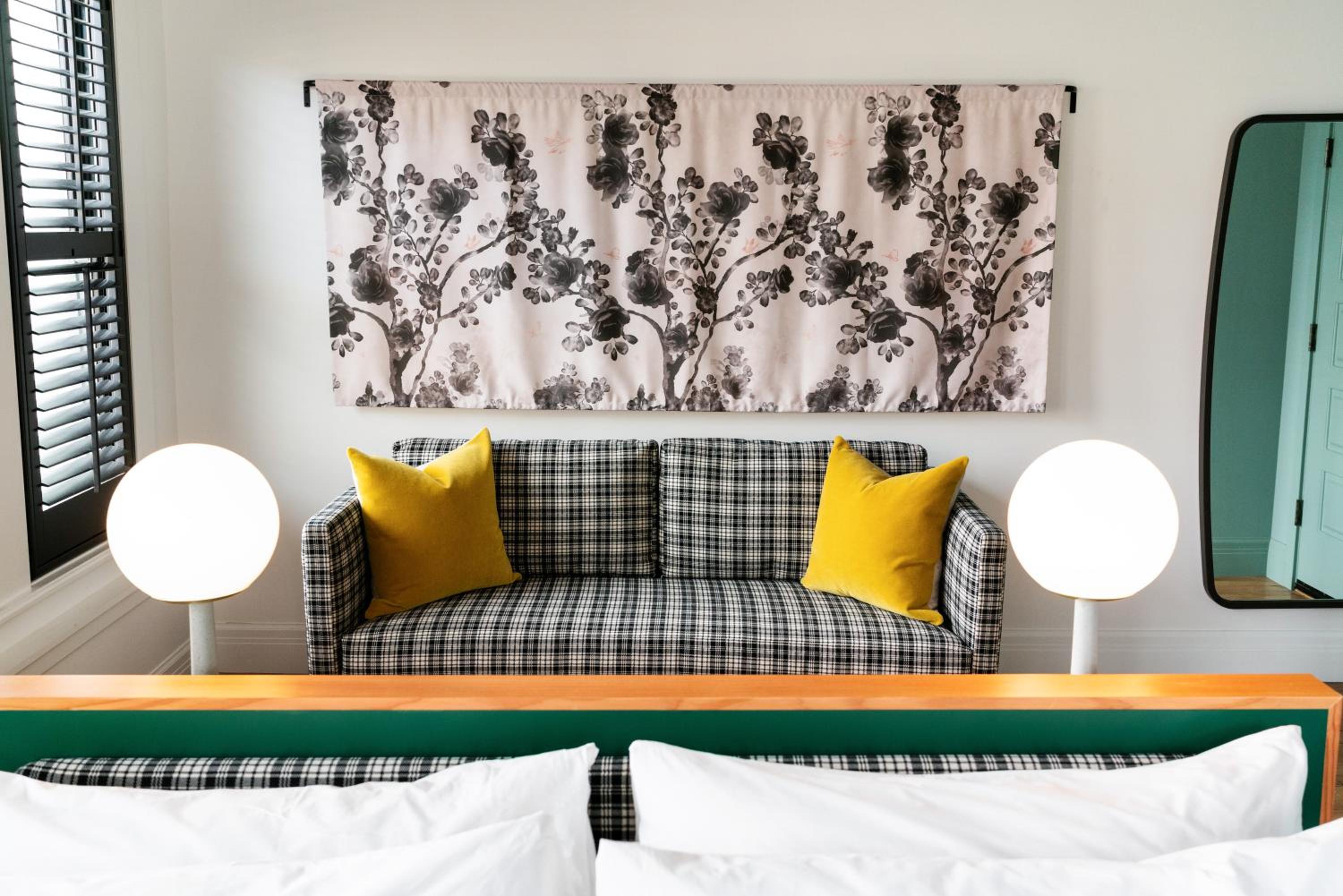 Deluxe King Room - Photo 5