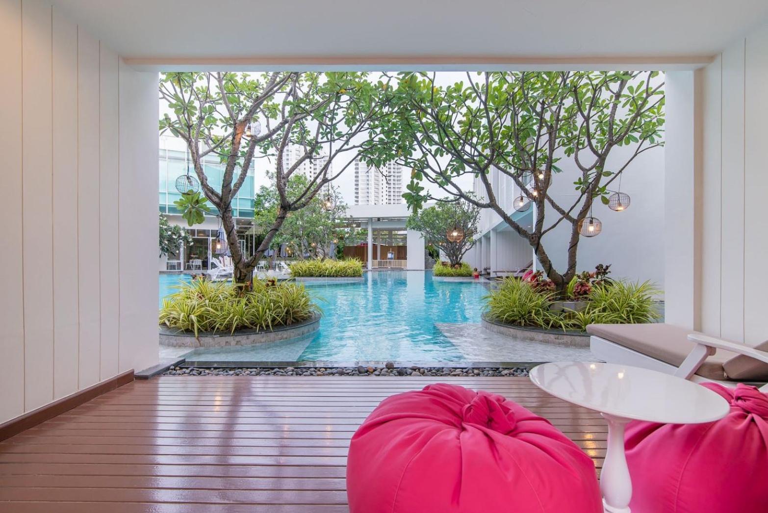 Deluxe Double Room with Direct Pool Access - Photo 6