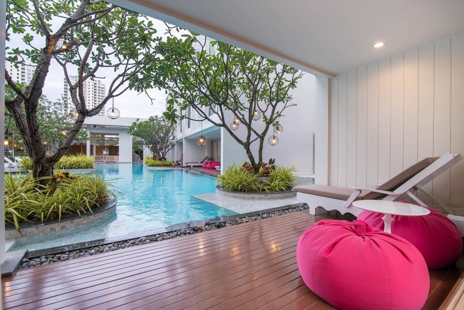 Deluxe Double Room with Direct Pool Access - Photo 10