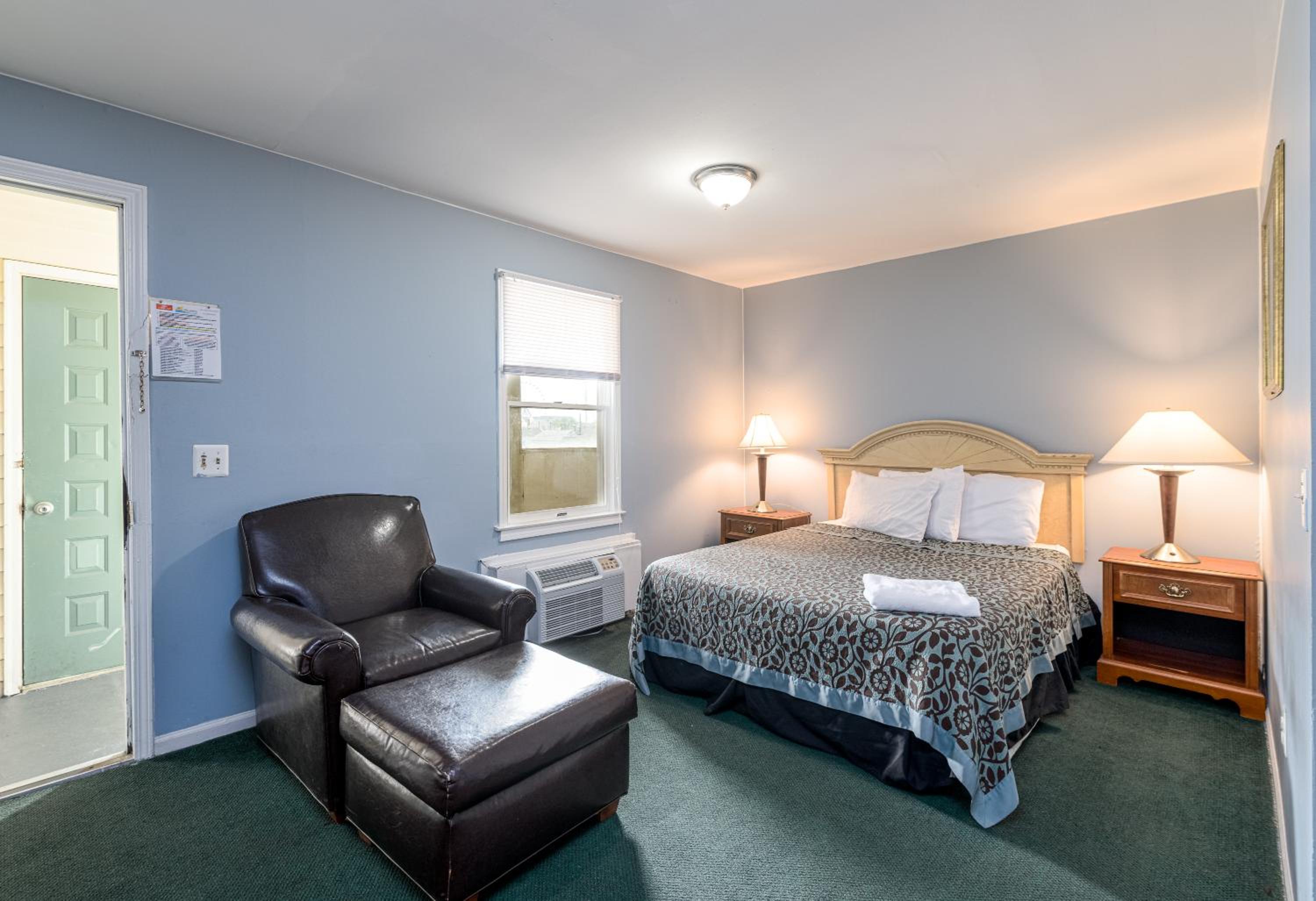 Queen Room With Sofa Bed photo 2