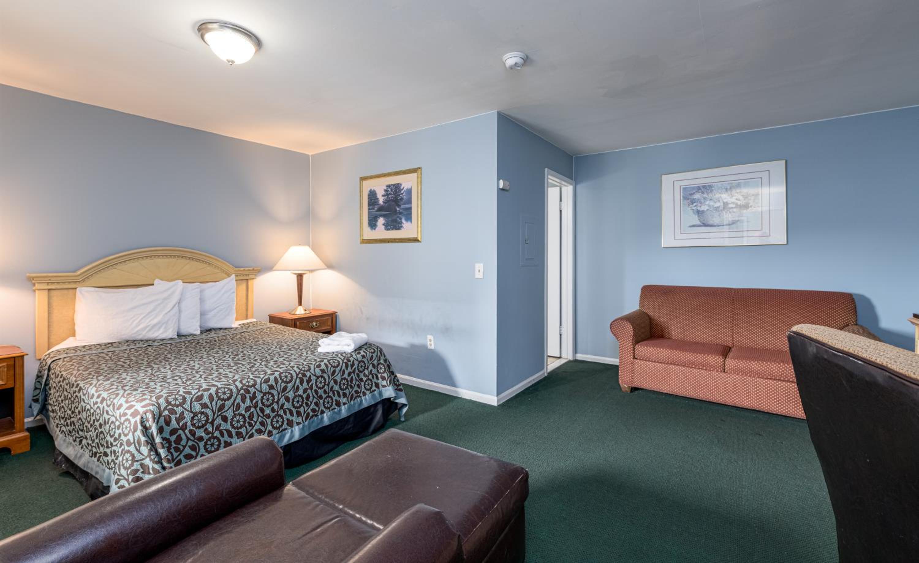 Queen Room With Sofa Bed photo 3