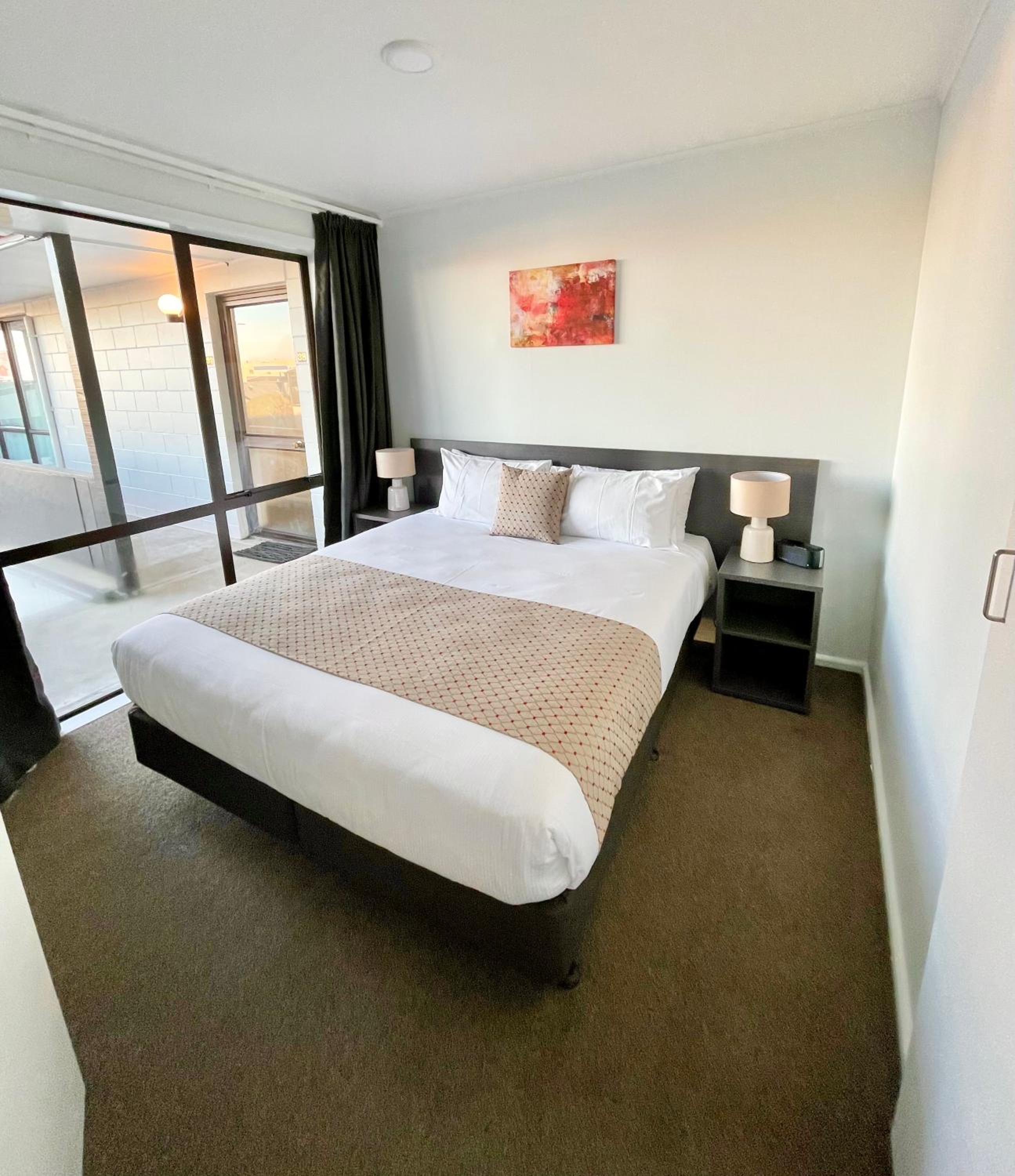 Deluxe Family Suite - Photo 7