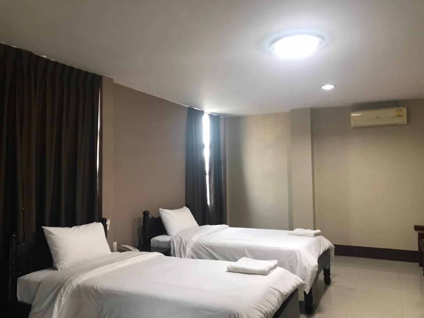 Deluxe Double or Twin Room photo 2