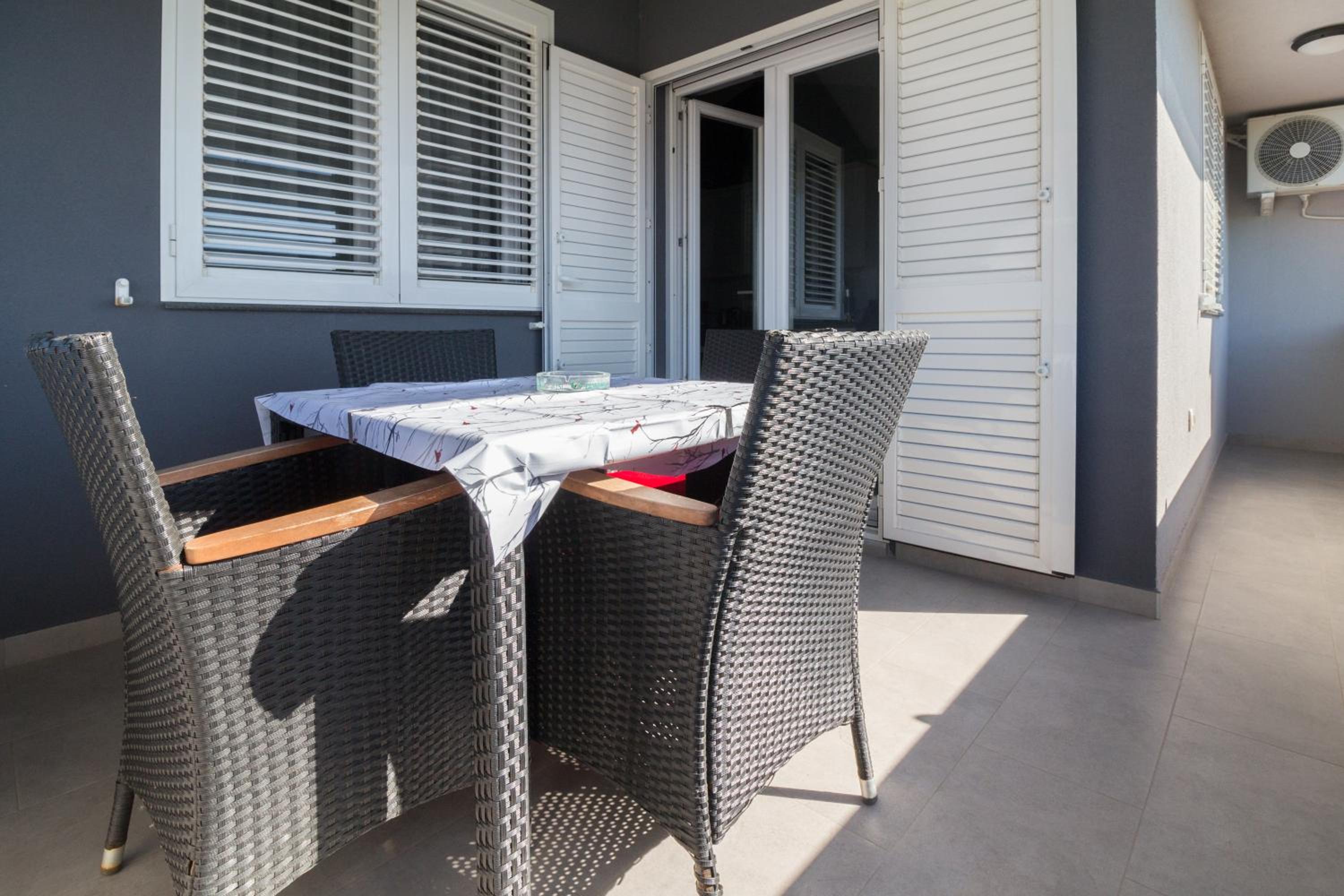 Two-Bedroom Apartment with Balcony  photo 2