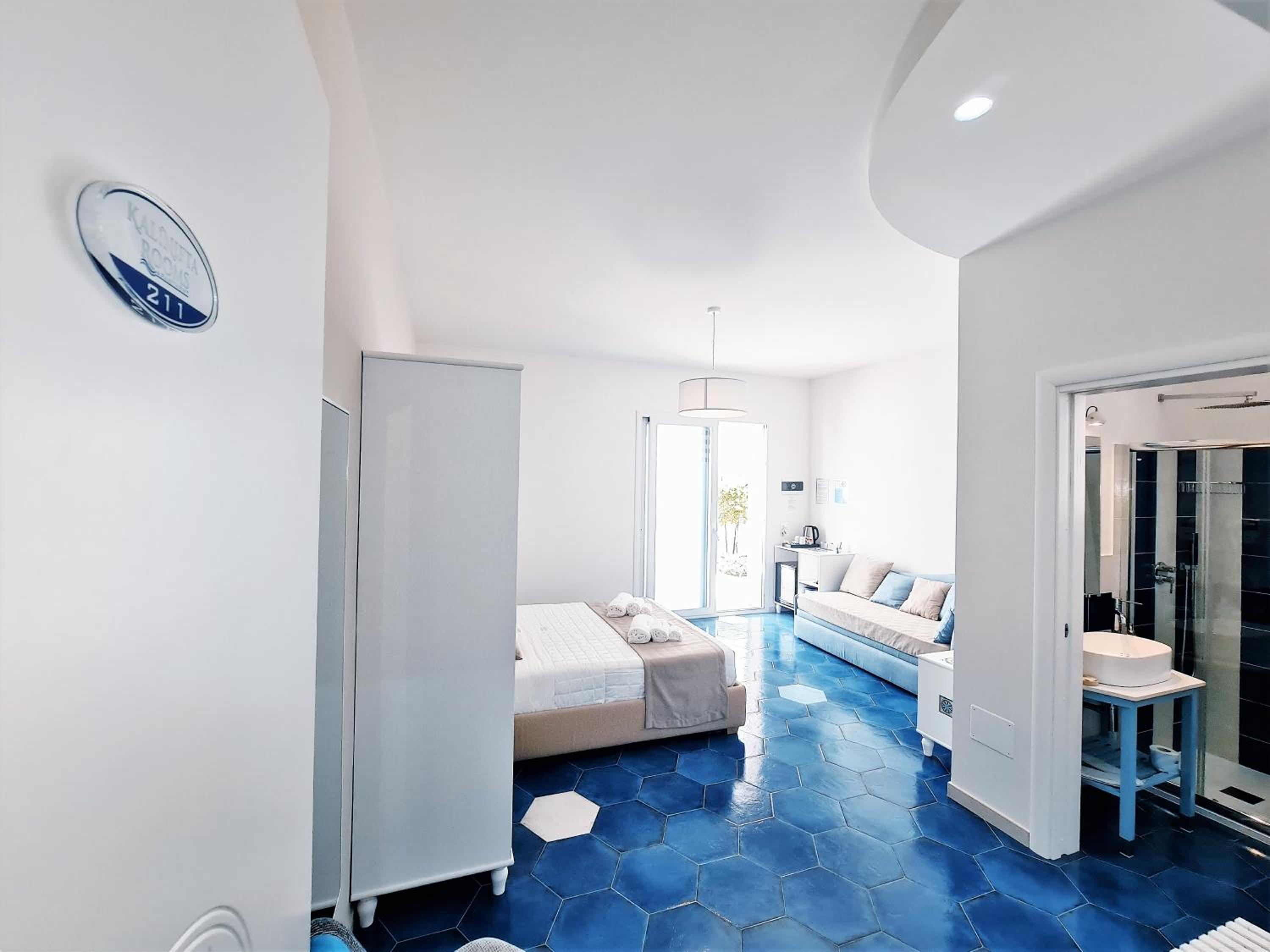 Quadruple Room with Private Bathroom photo 1