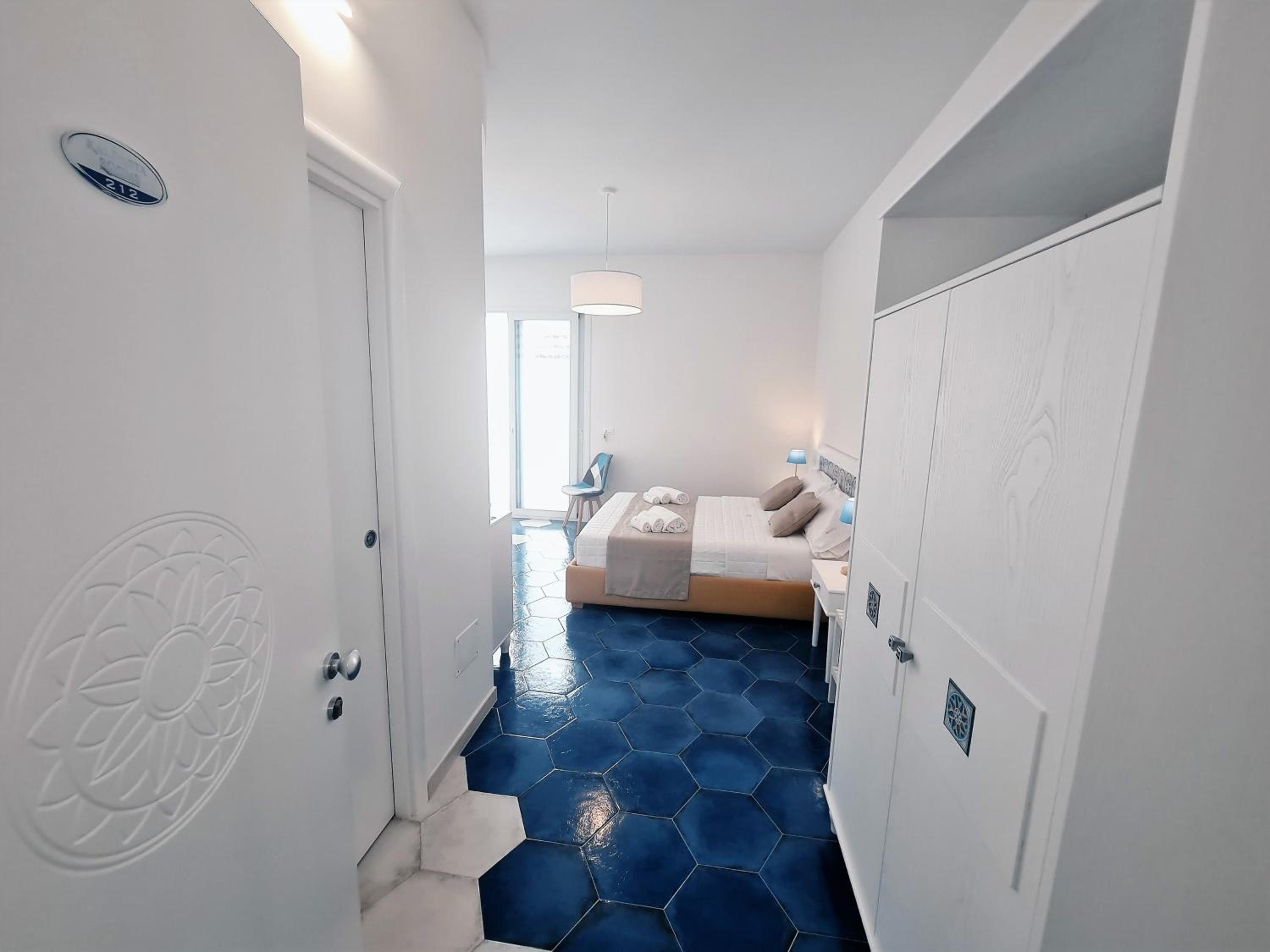 Quadruple Room with Private Bathroom photo 1