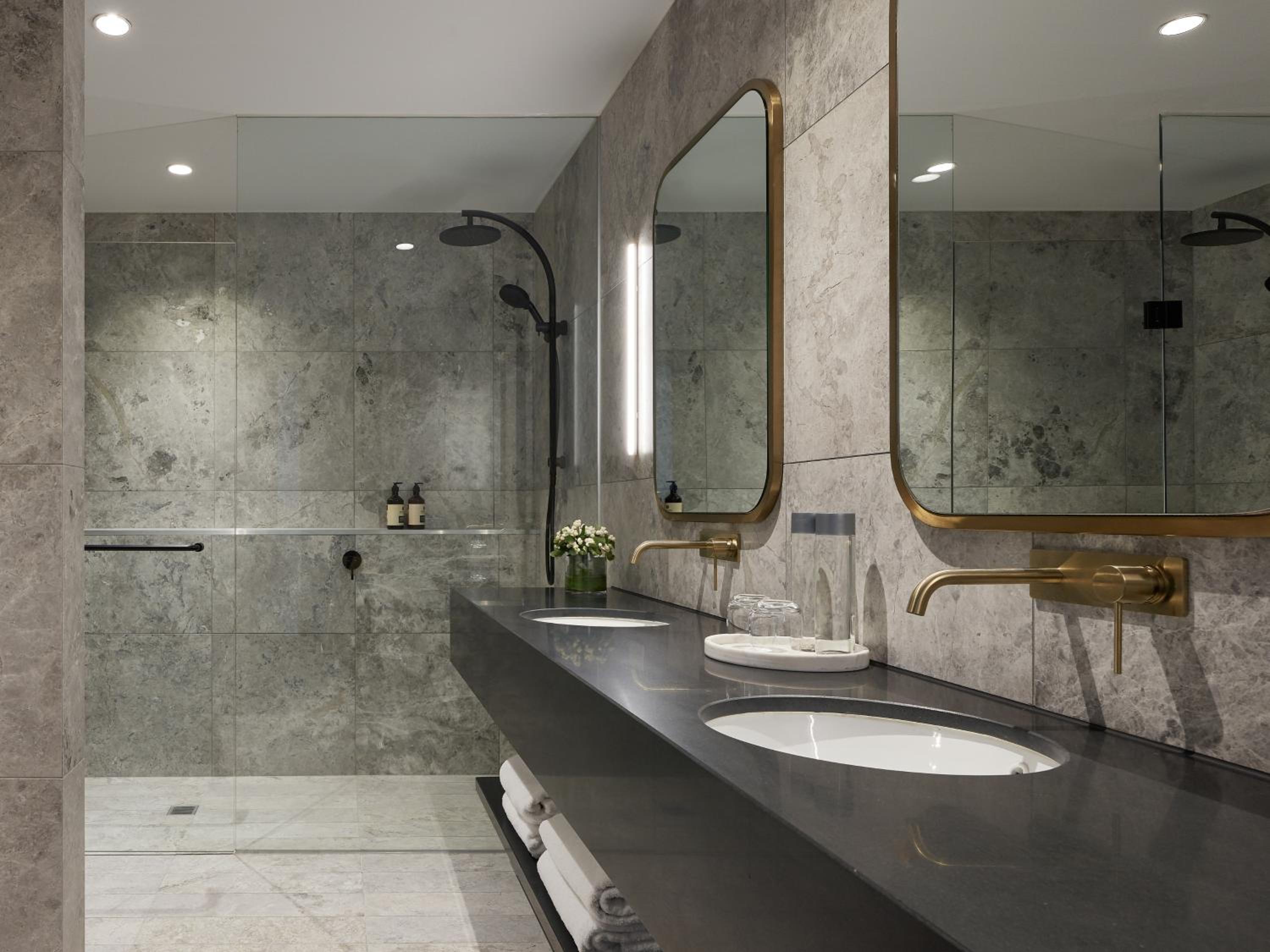 Premier Suite - Photo 3