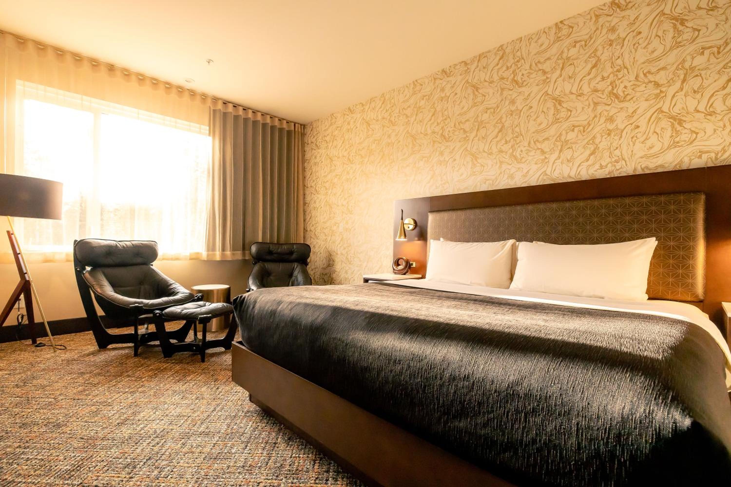 Zed King Bed photo 2