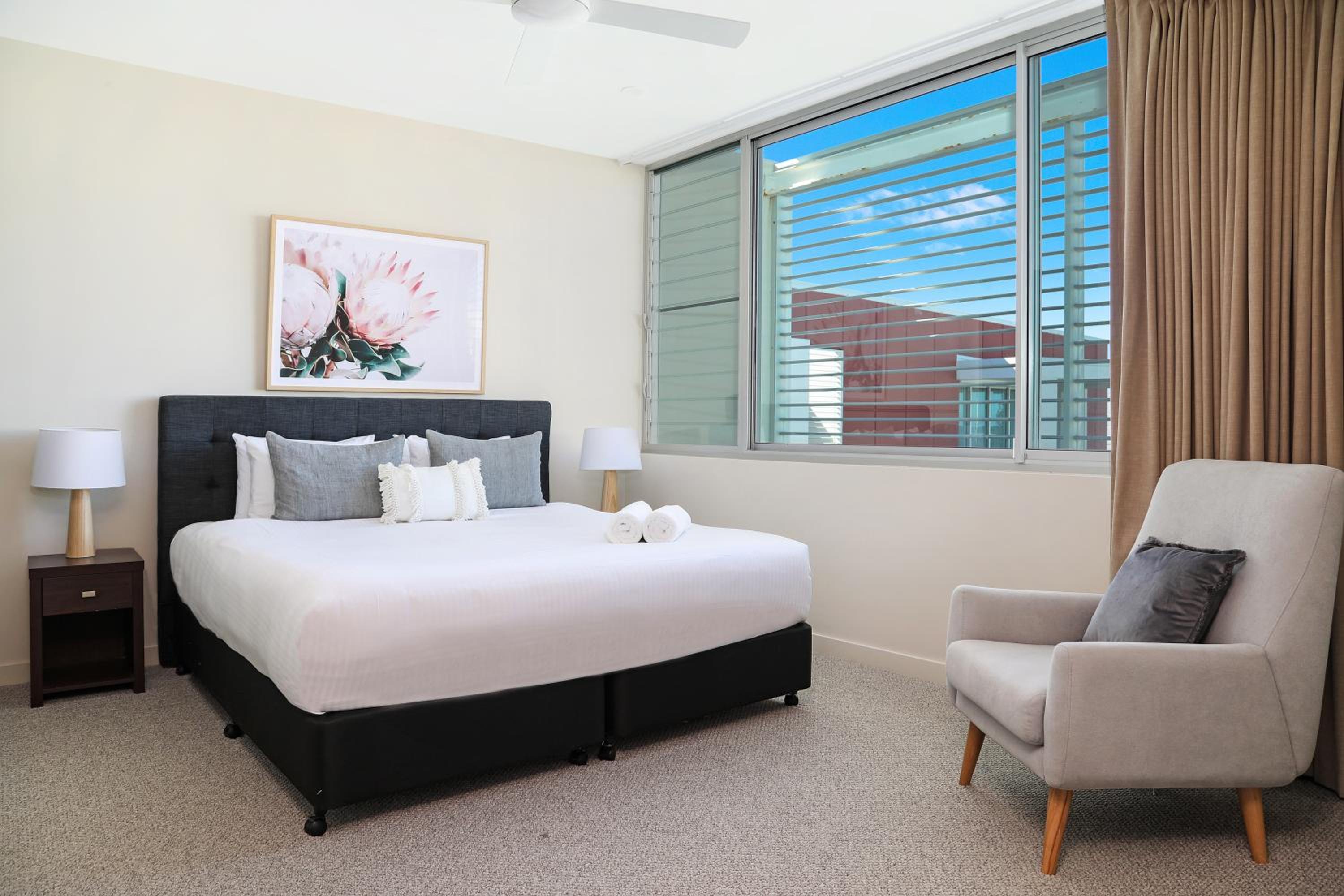 One Bedroom Apartment with Sea View photo 2