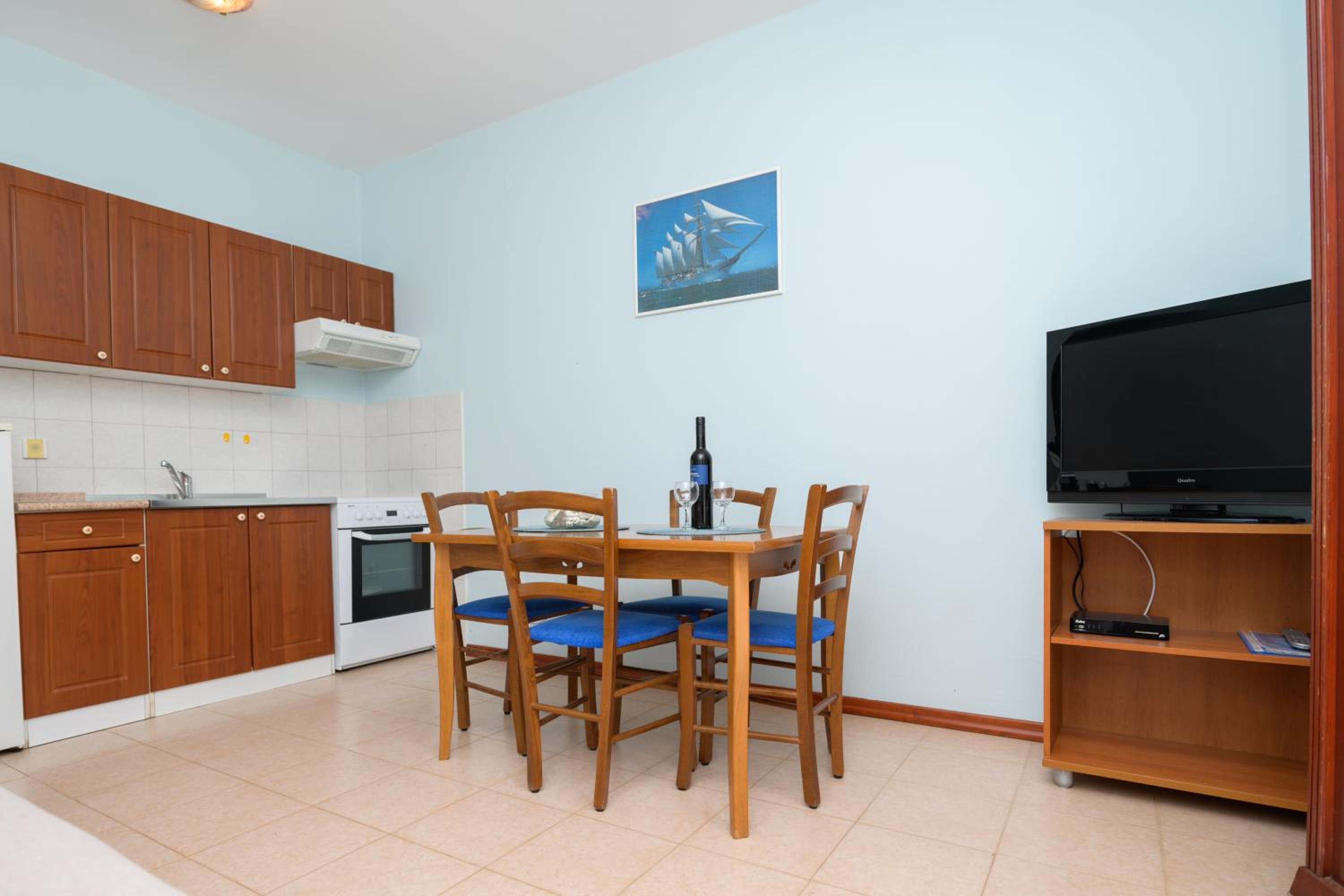 One-Bedroom Apartment photo 1