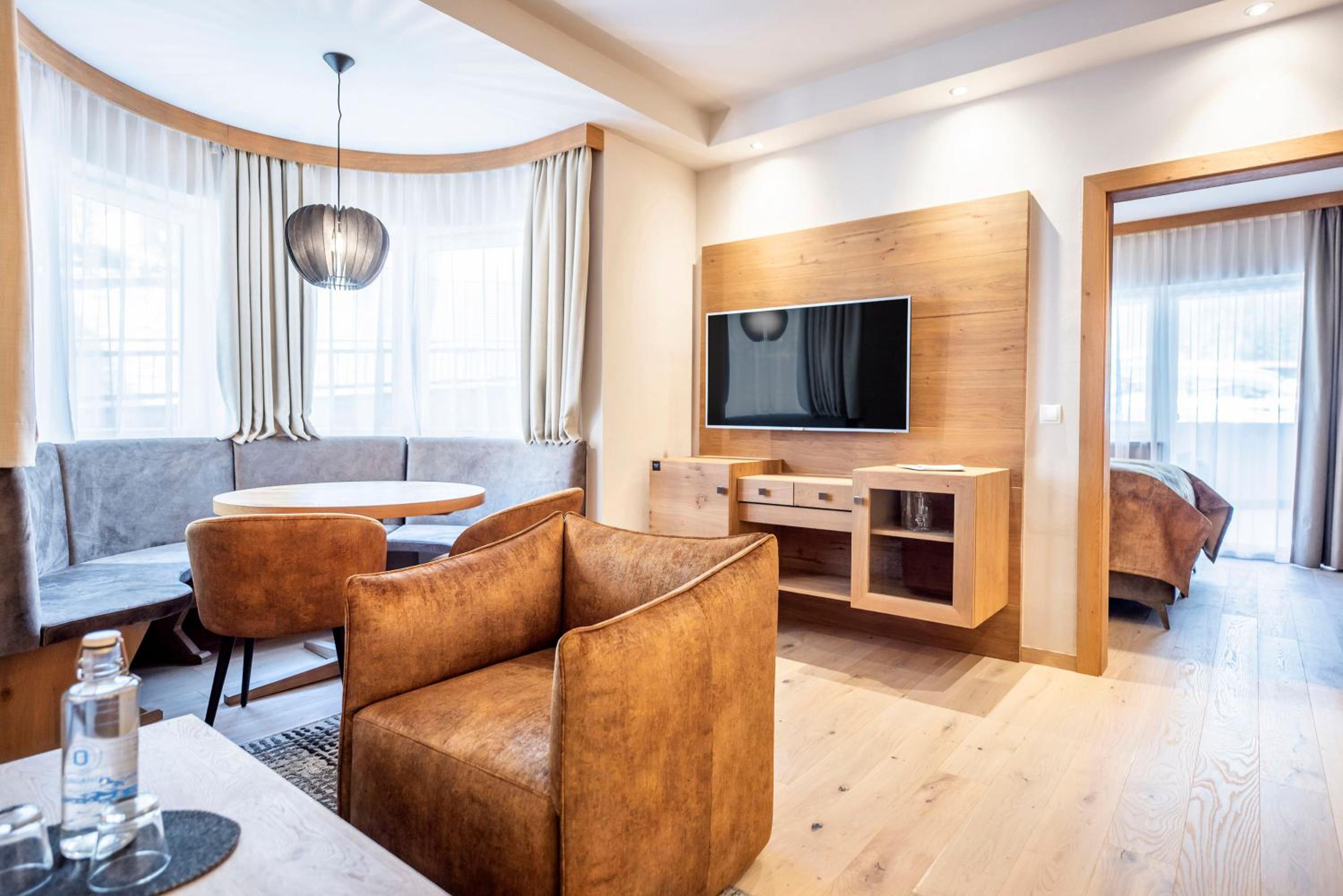 Quadruple Room with Balcony - Photo 10