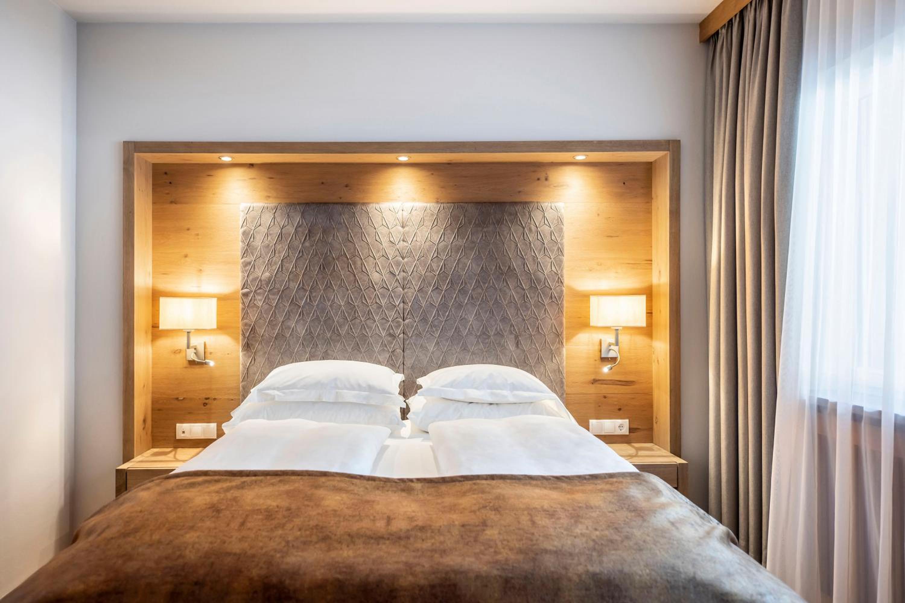 Quadruple Room with Balcony - Photo 8