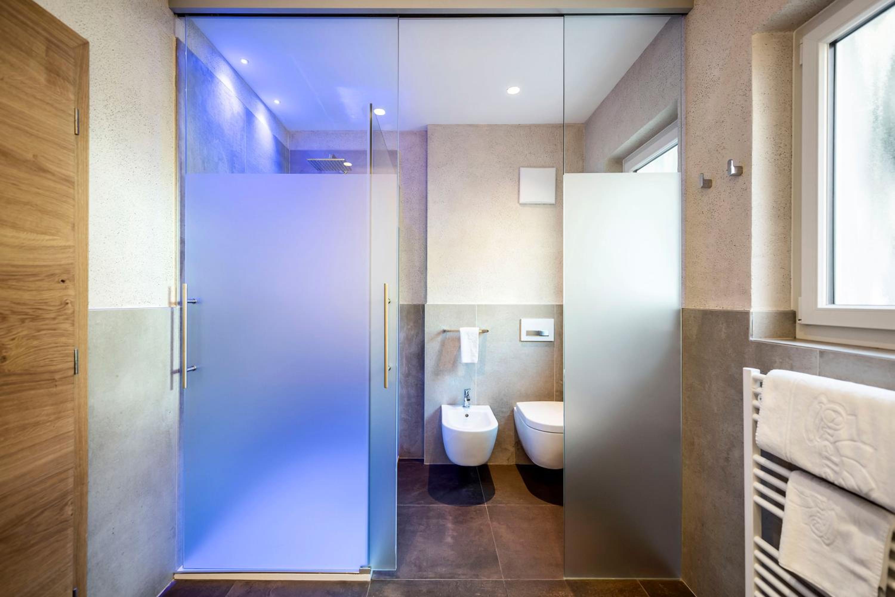 Quadruple Room with Balcony - Photo 7
