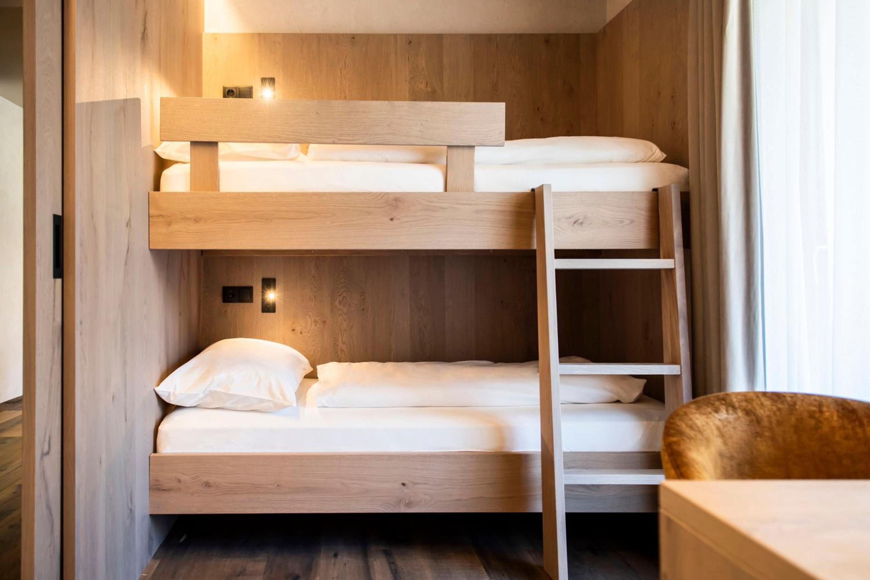 Quadruple Room with Balcony - Photo 14