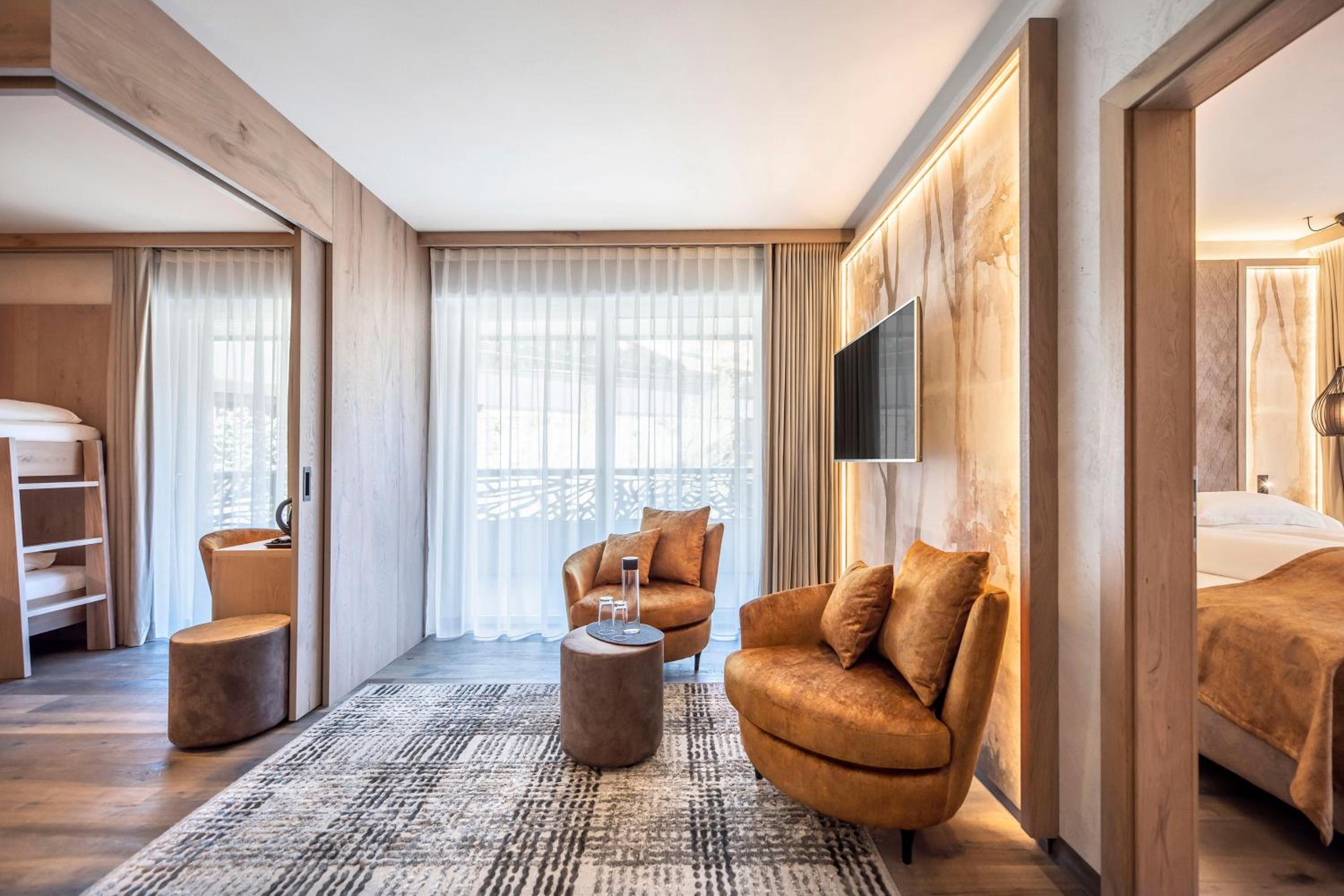 Quadruple Room with Balcony - Photo 12