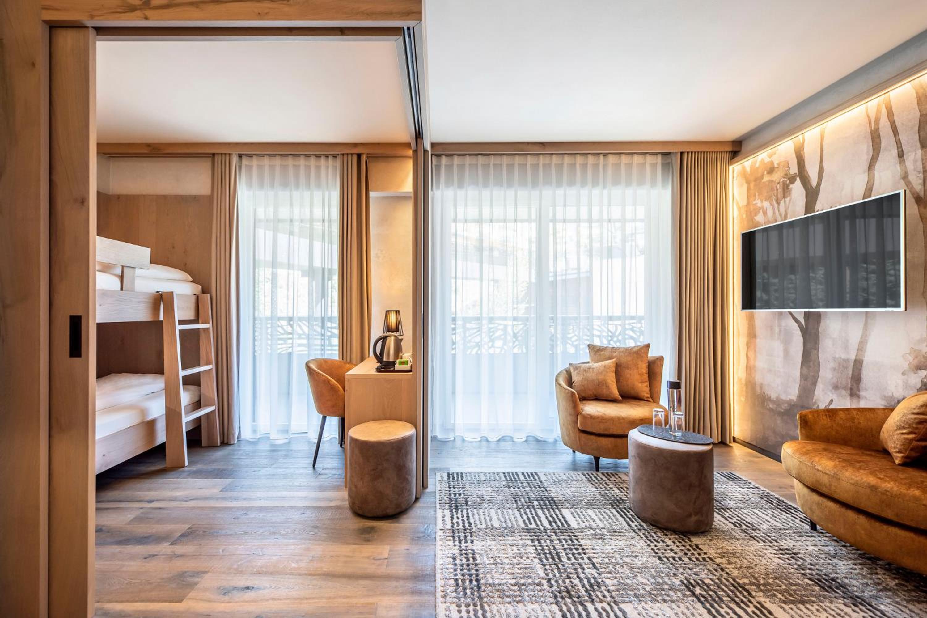 Quadruple Room with Balcony - Photo 11