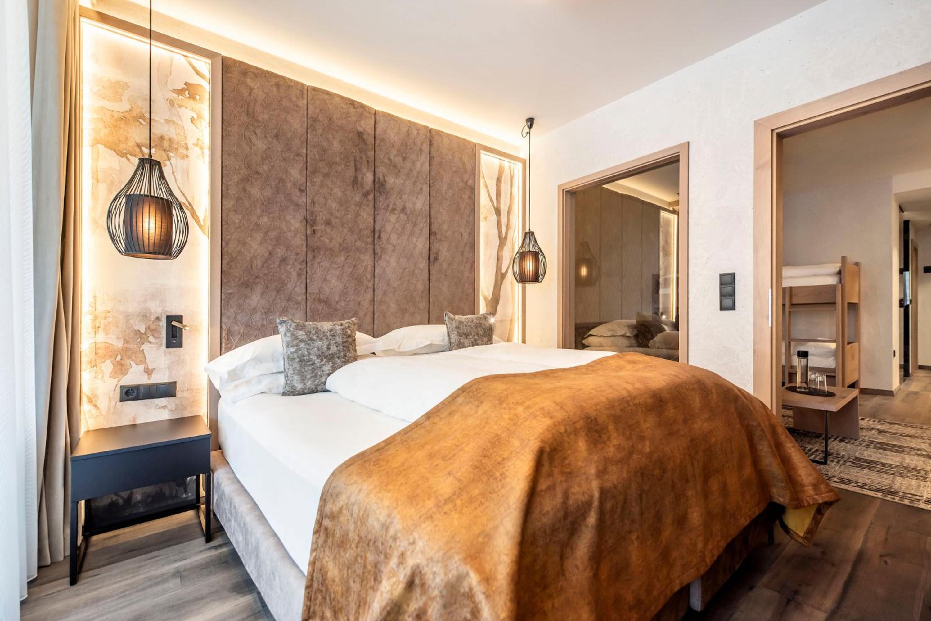 Quadruple Room with Balcony - Photo 5