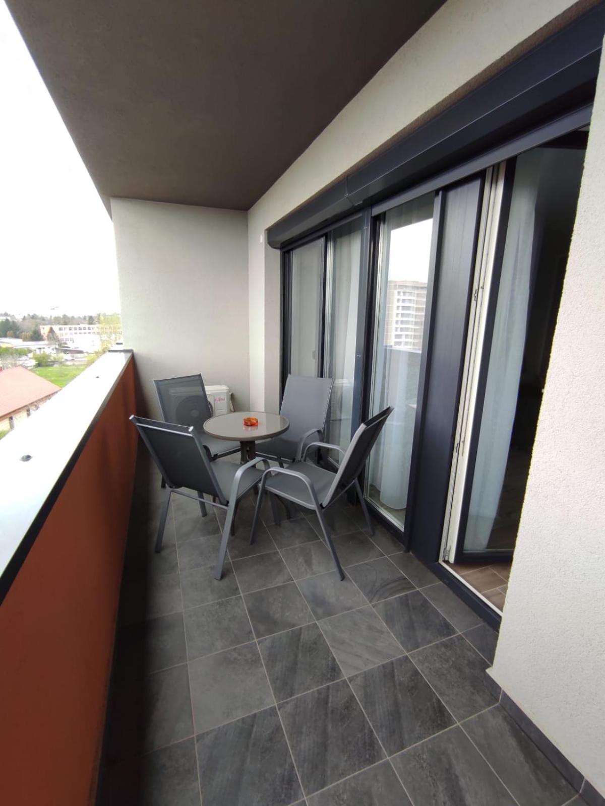 One-Bedroom Apartment - Photo 19