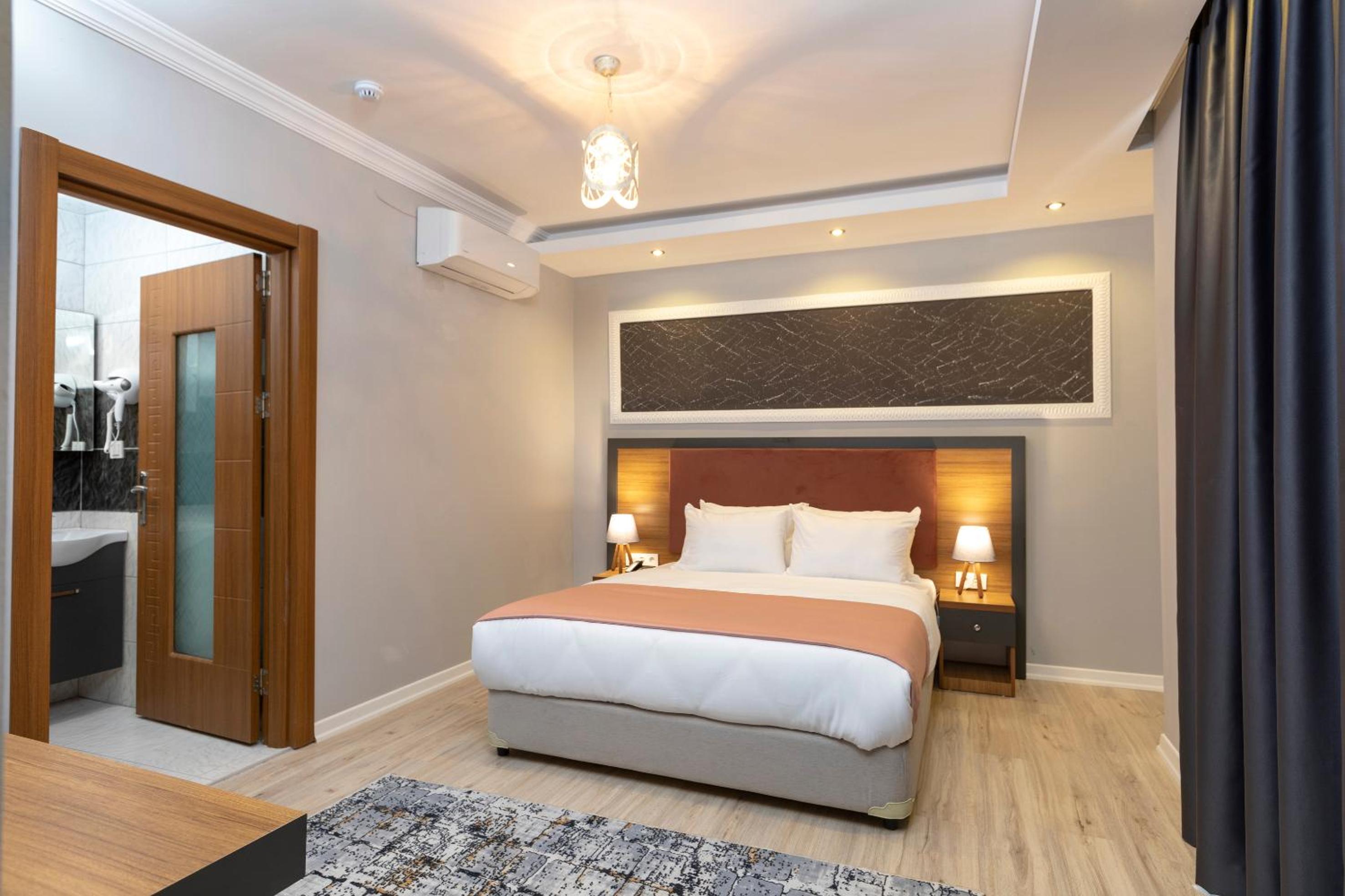 Large Double Room photo 1