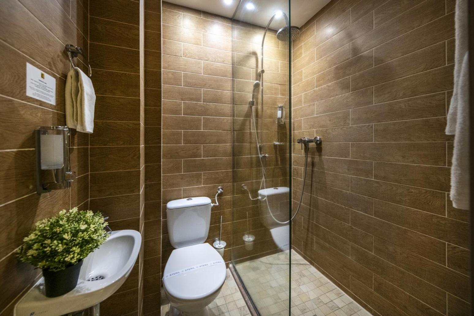 Standard Double or Twin Room - Photo 2