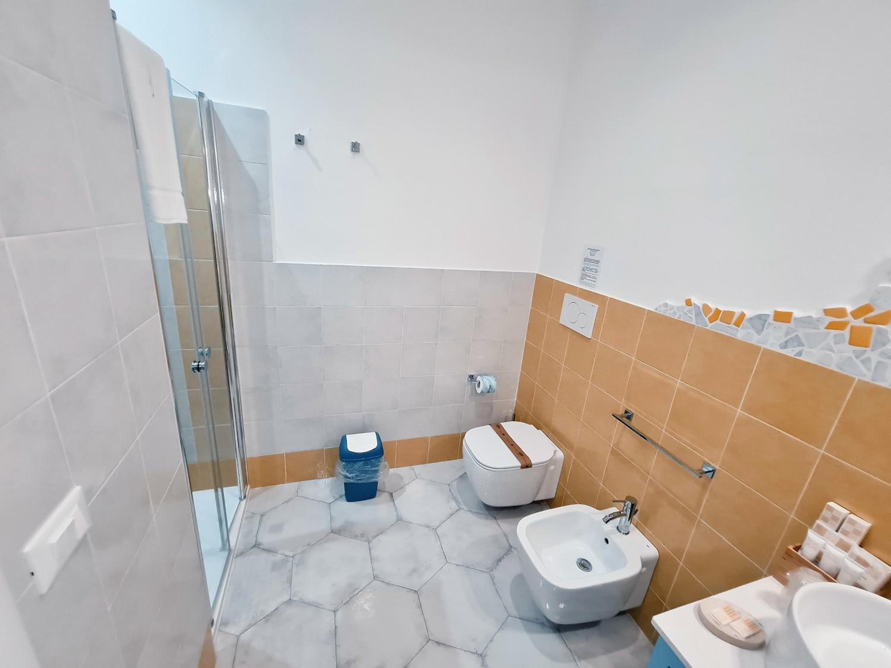 Triple Room with Private Bathroom - Photo 4