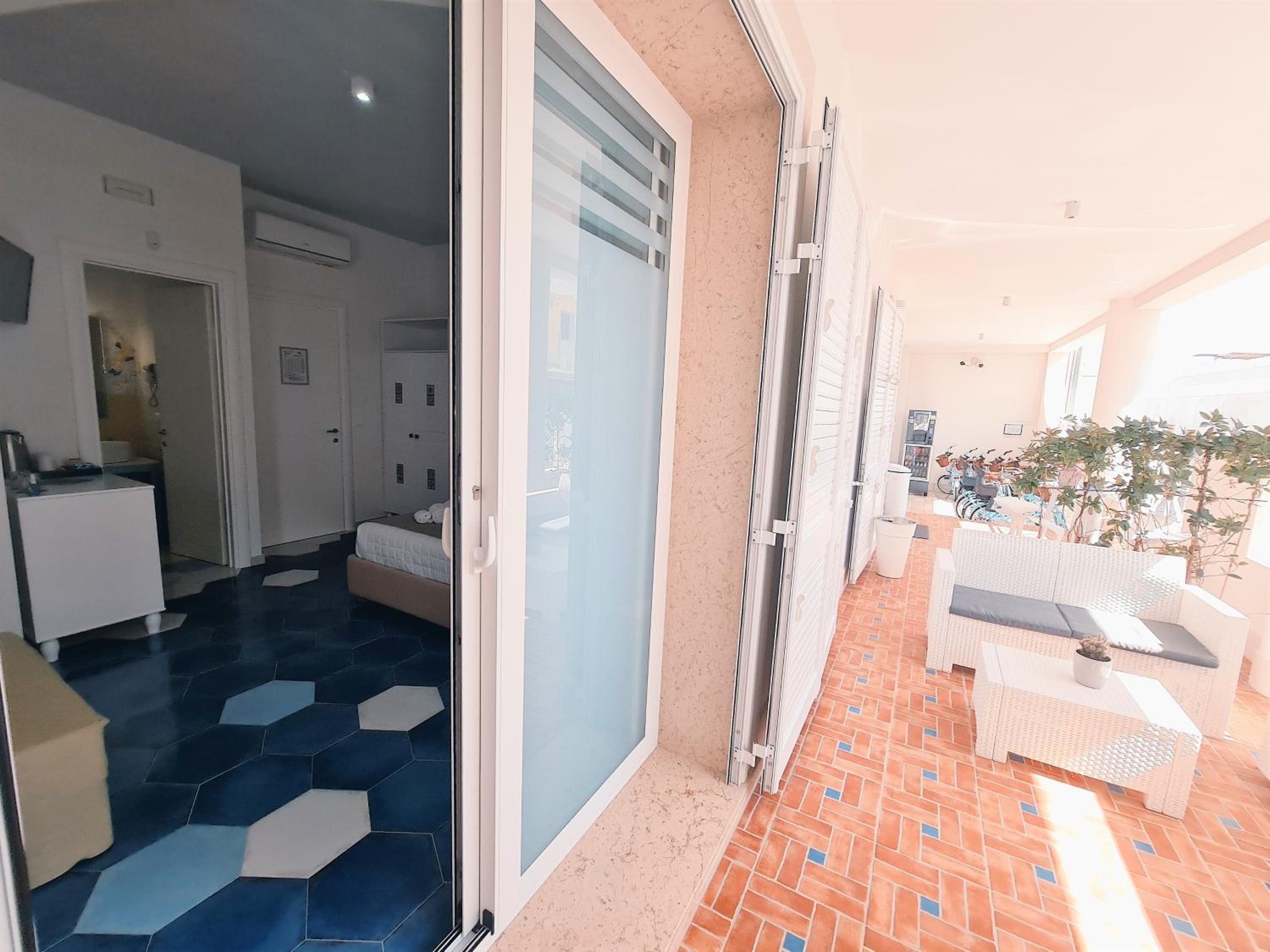 Triple Room with Private Bathroom - Photo 3