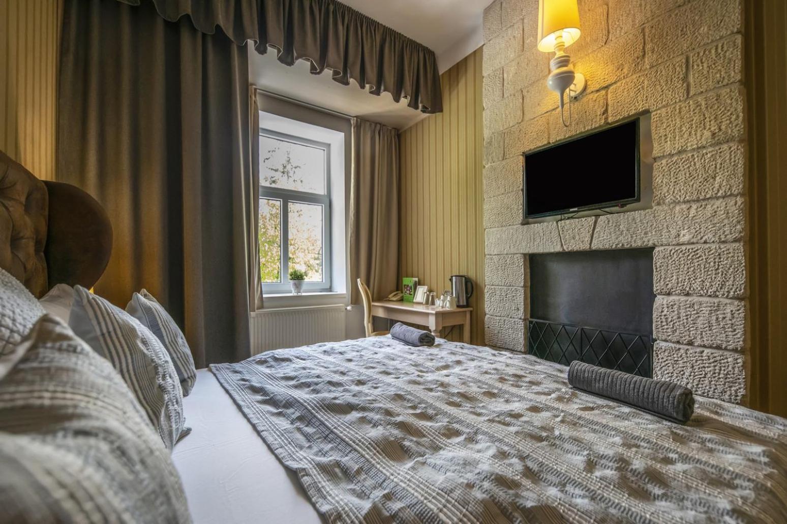 Standard Double or Twin Room - Photo 5