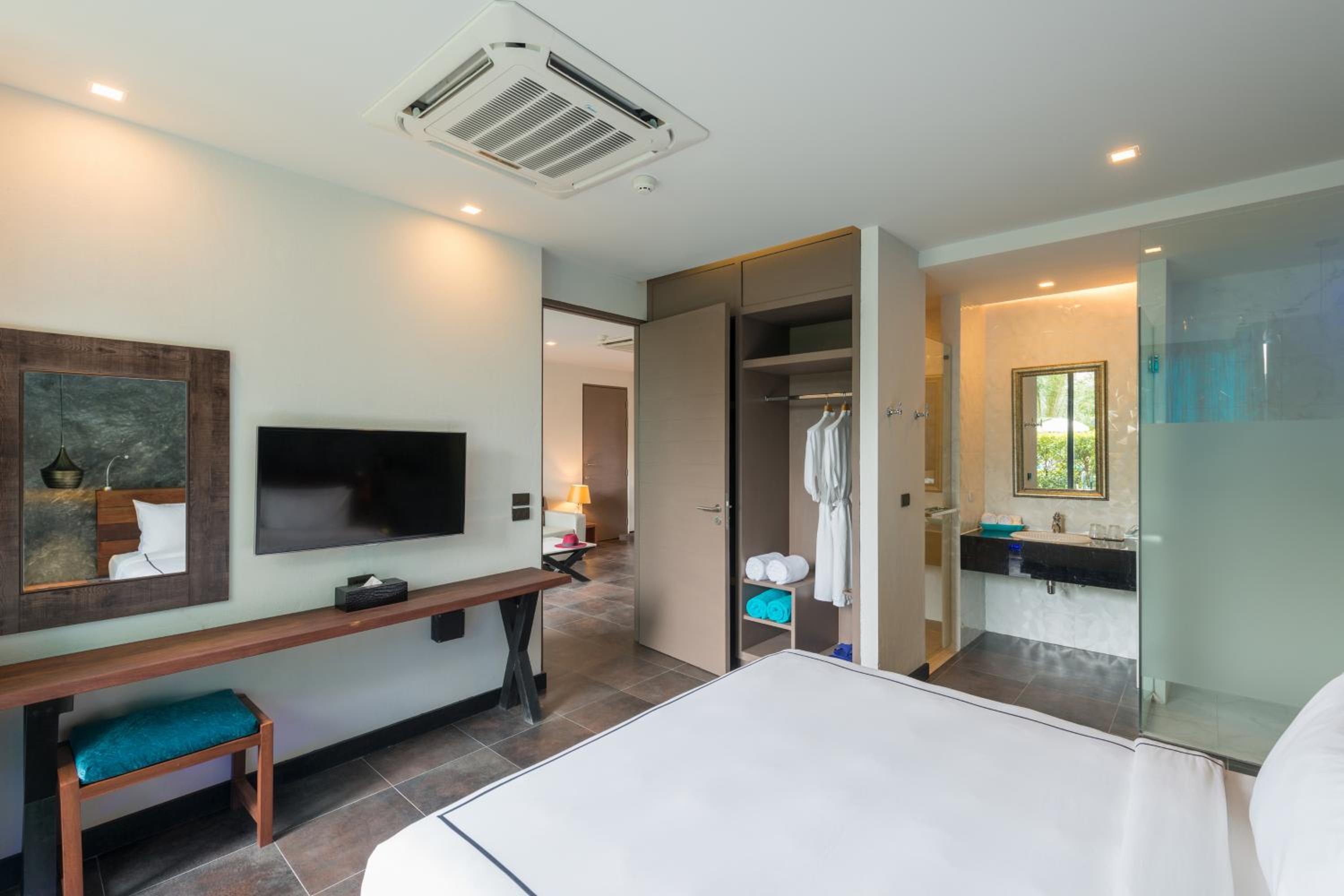 Bay Grand Suite - Photo 5
