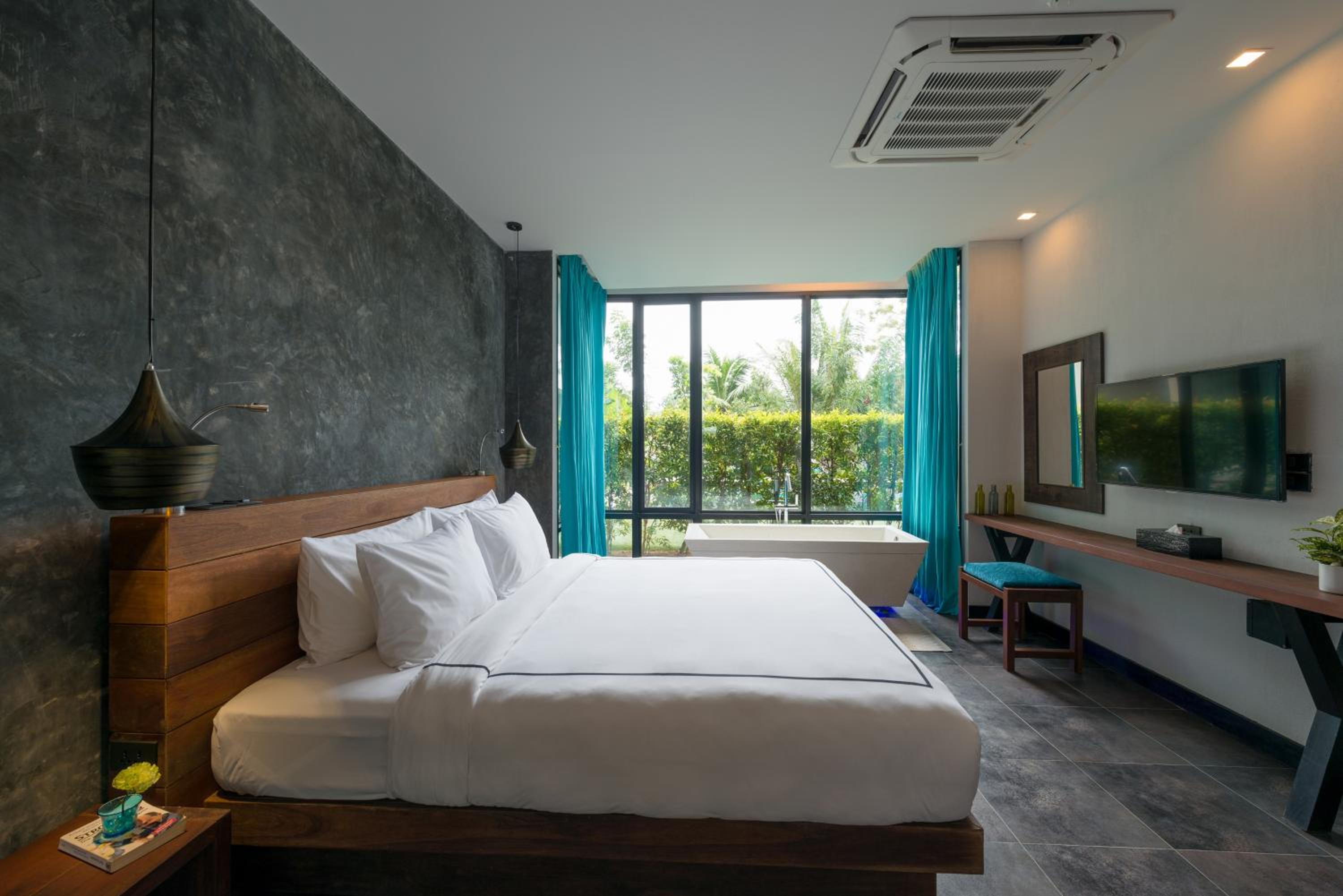 Bay Grand Suite - Photo 1